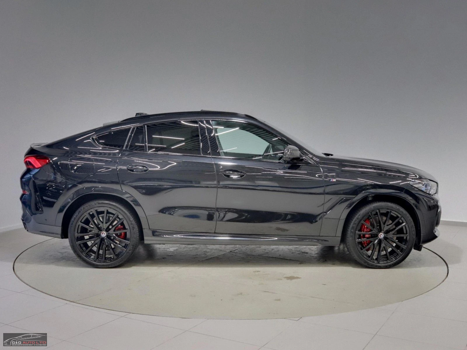 BMW X6 M50i/530HP/360/PANO/CAM/M-SPORT/AMBI/KLESS/475v - изображение 6