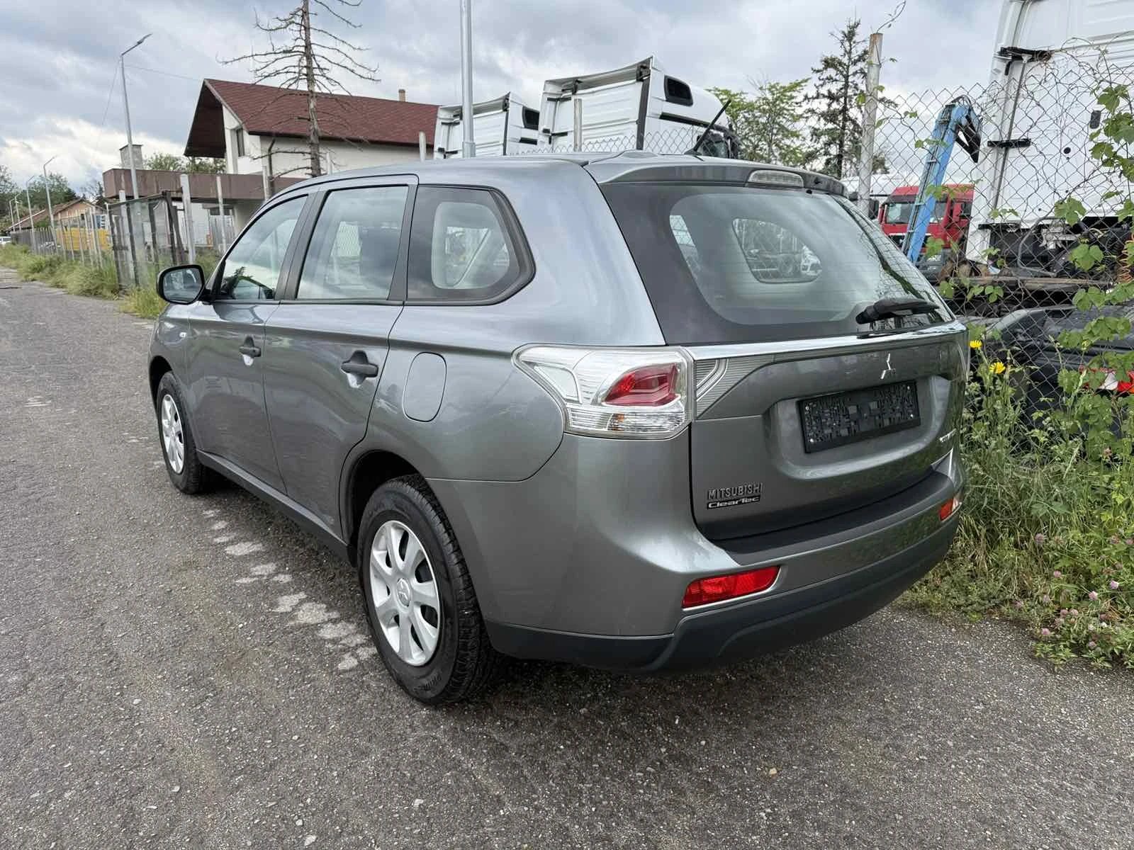 Mitsubishi Outlander 2.0i ТОП СЪСТОЯНИЕ , снимка 3 - Автомобили и джипове - 54655288