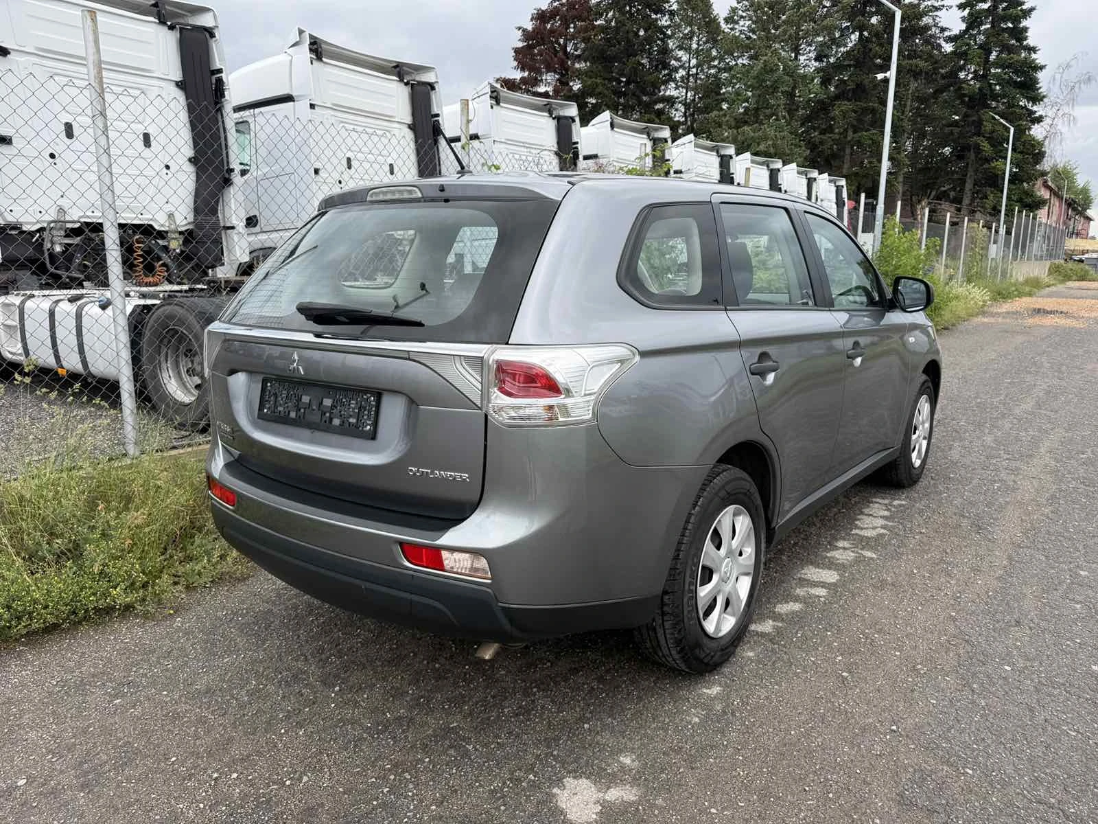 Mitsubishi Outlander 2.0i ТОП СЪСТОЯНИЕ , снимка 4 - Автомобили и джипове - 54655288