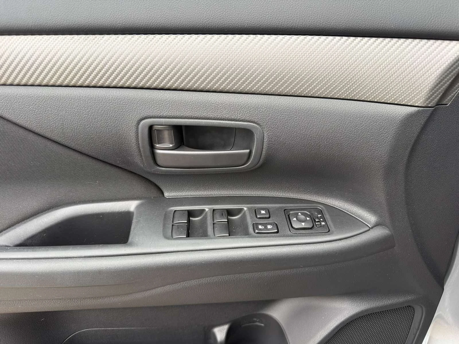 Mitsubishi Outlander 2.0i ТОП СЪСТОЯНИЕ , снимка 7 - Автомобили и джипове - 54655288