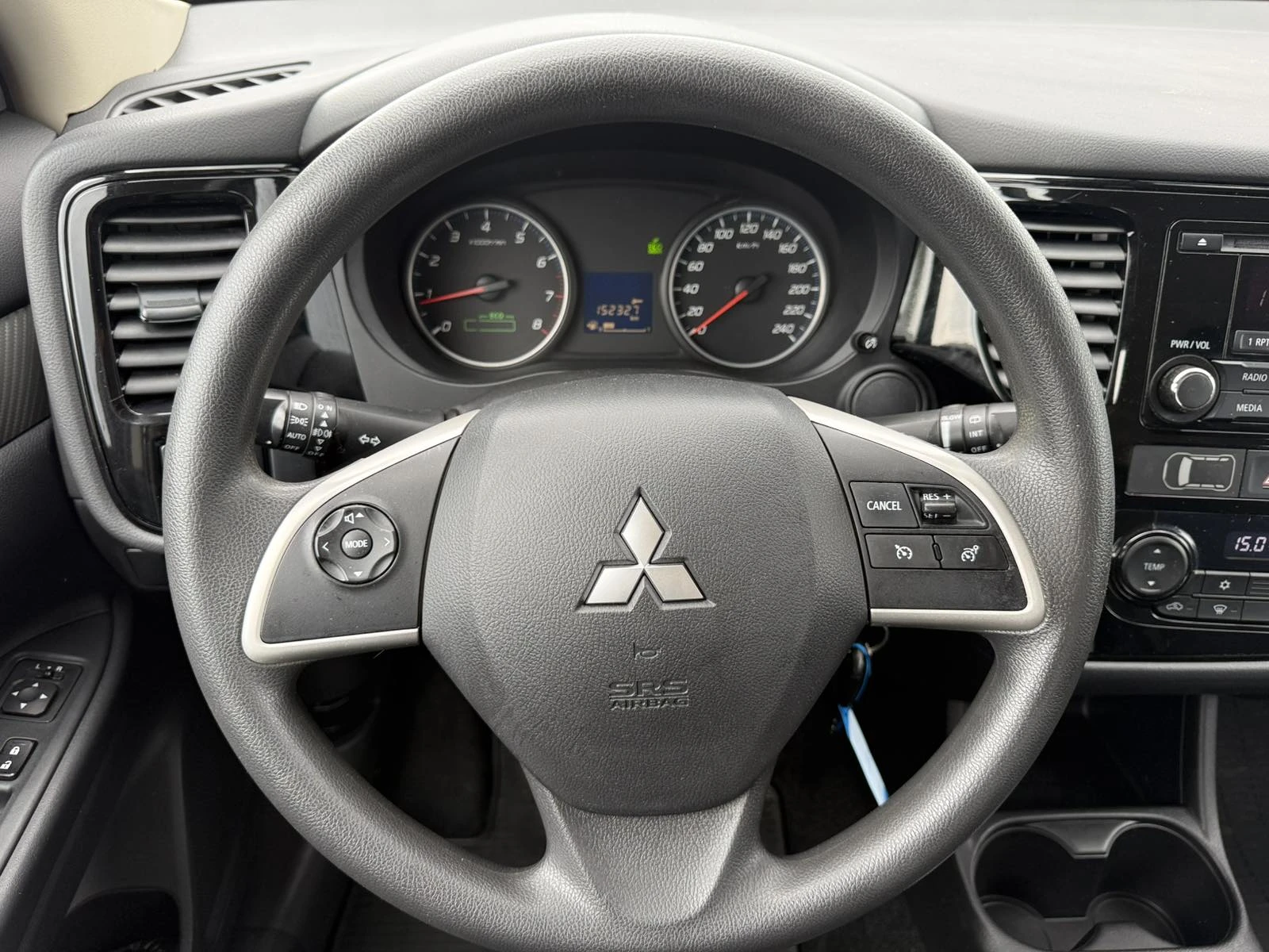 Mitsubishi Outlander 2.0i ТОП СЪСТОЯНИЕ , снимка 13 - Автомобили и джипове - 54655288