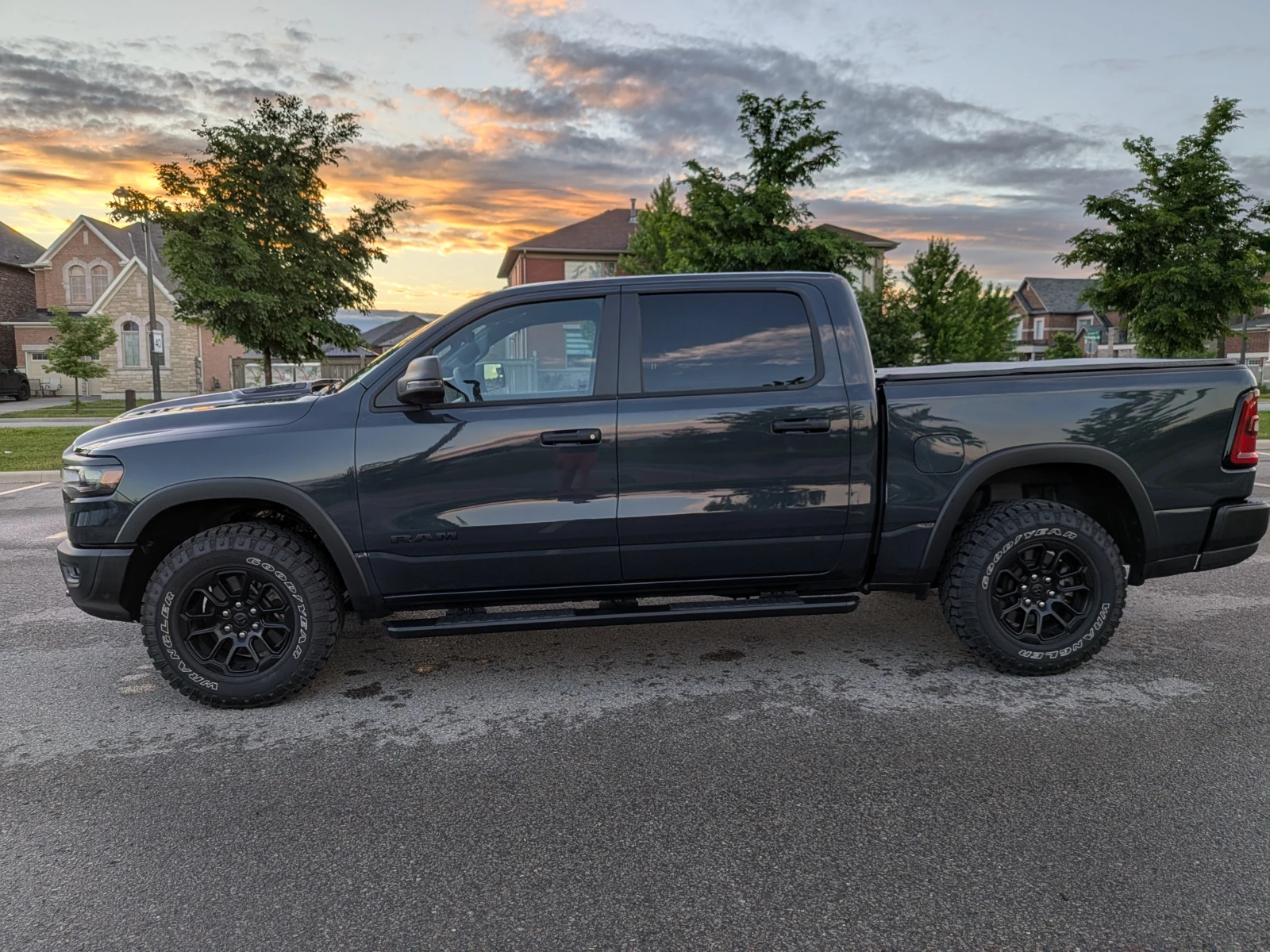 Dodge RAM 1500 REBEL * * CARFAX * * АВТО КРЕДИТ * * , снимка 3 - Автомобили и джипове - 54969198