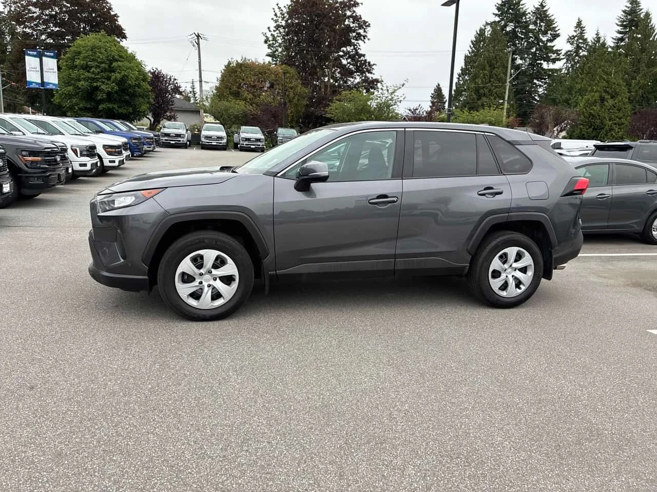 Toyota Rav4 * LE * CARFAX * БЕЗ ПЪРВОНАЧАЛНА ВНОСКА, снимка 2 - Автомобили и джипове - 55085079
