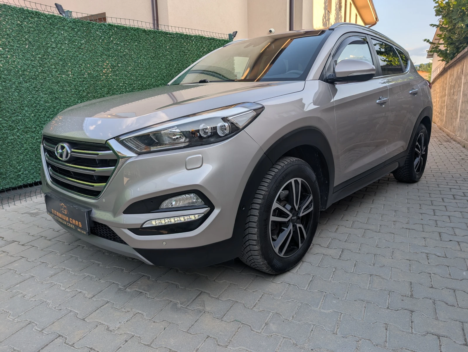 Hyundai Tucson 2.0CRDI* Premium* 4x4* Обдухване* Подгрев