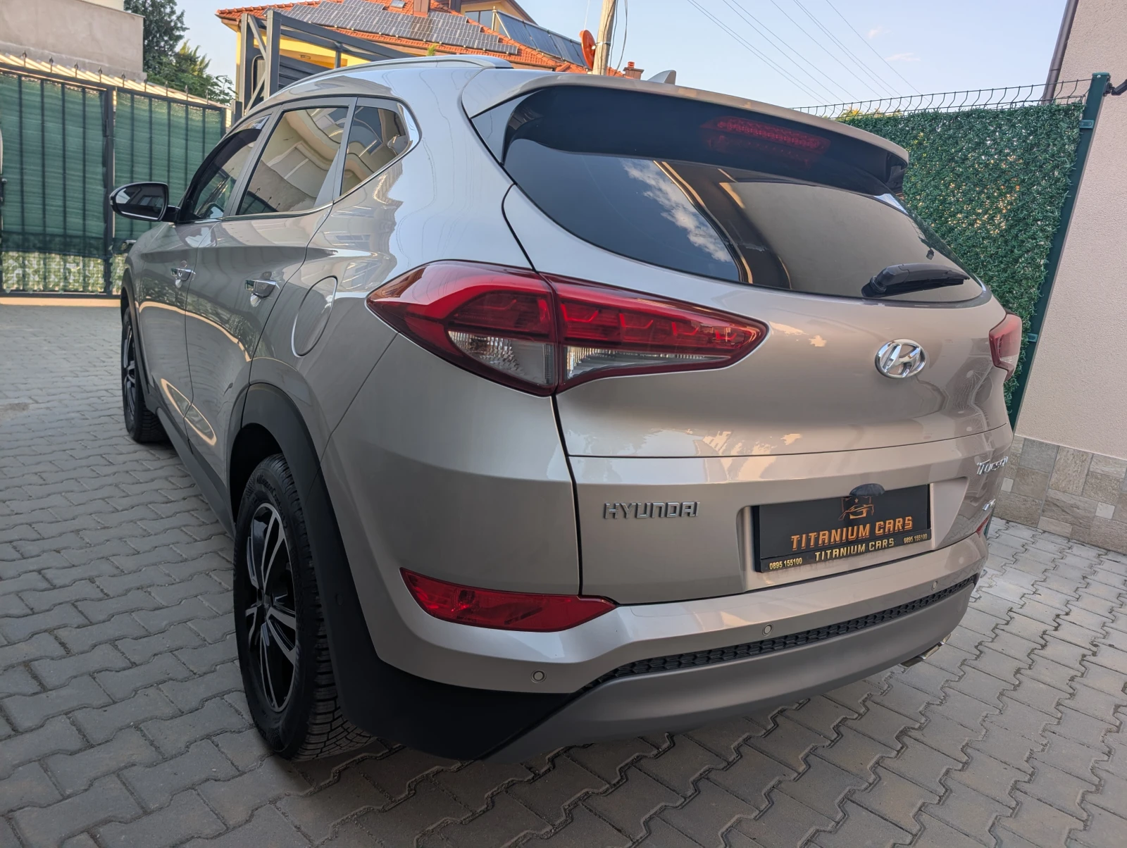 Hyundai Tucson 2.0CRDI* Premium* 4x4* Обдухване* Подгрев, снимка 5 - Автомобили и джипове - 55179092