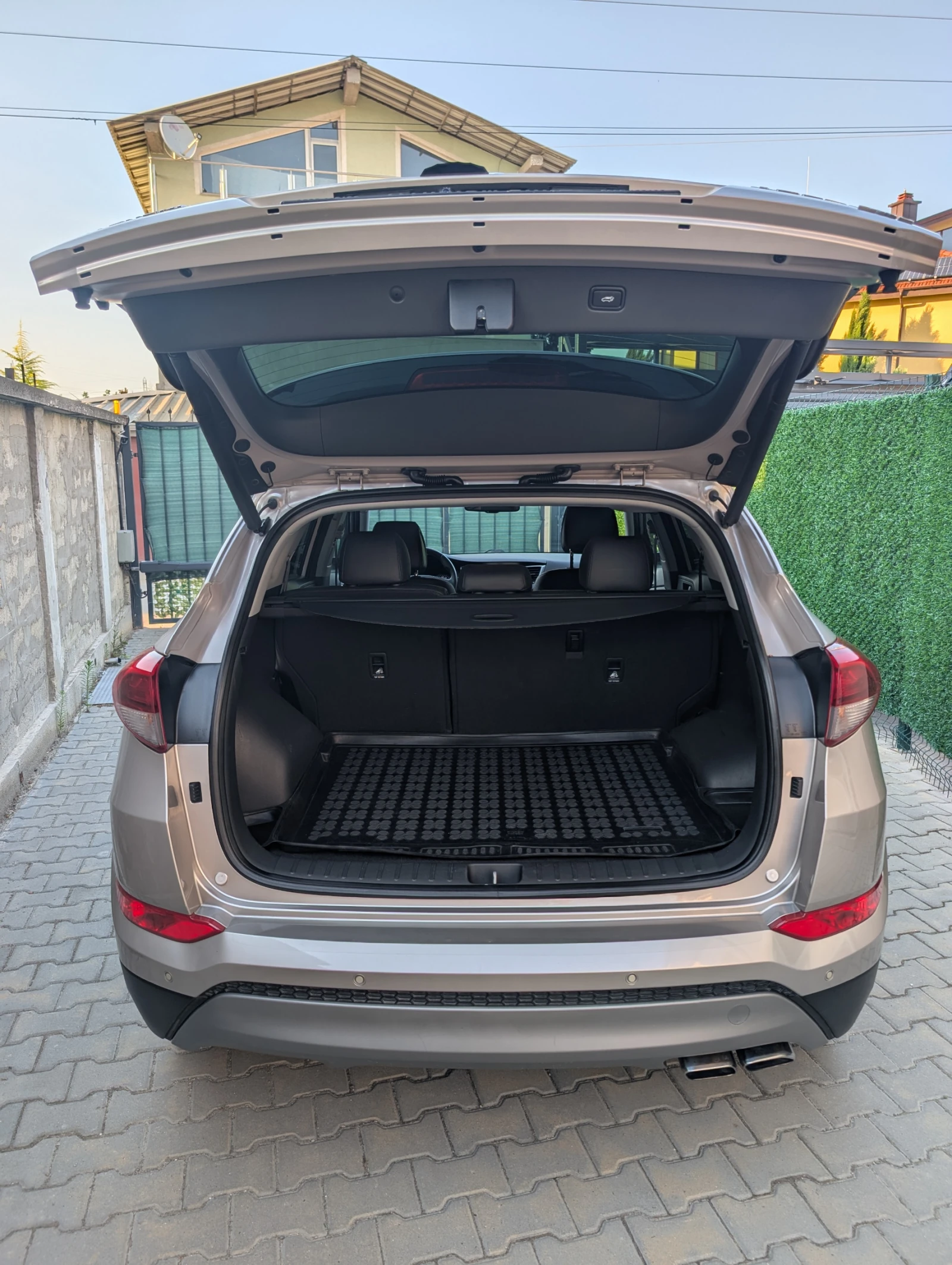Hyundai Tucson 2.0CRDI* Premium* 4x4* Обдухване* Подгрев, снимка 8 - Автомобили и джипове - 55179092