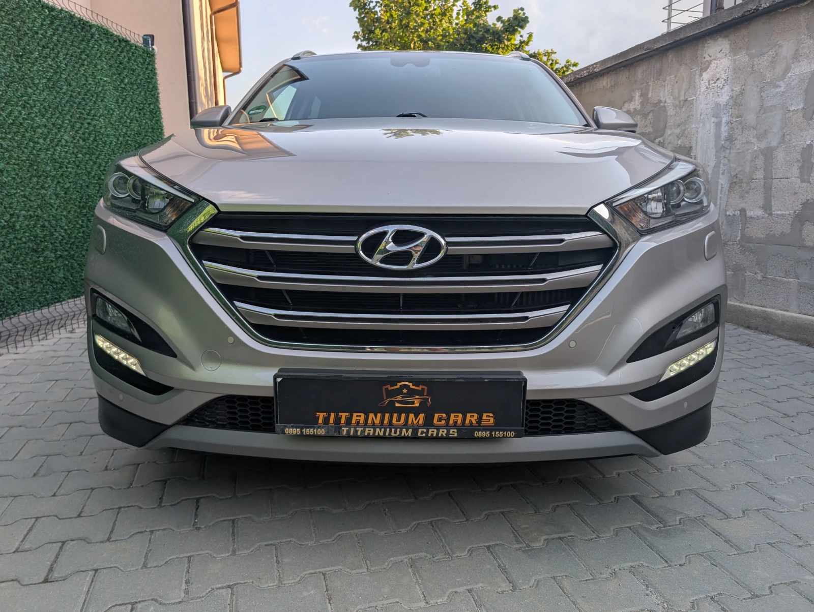 Hyundai Tucson 2.0CRDI* Premium* 4x4* Обдухване* Подгрев, снимка 2 - Автомобили и джипове - 55179092