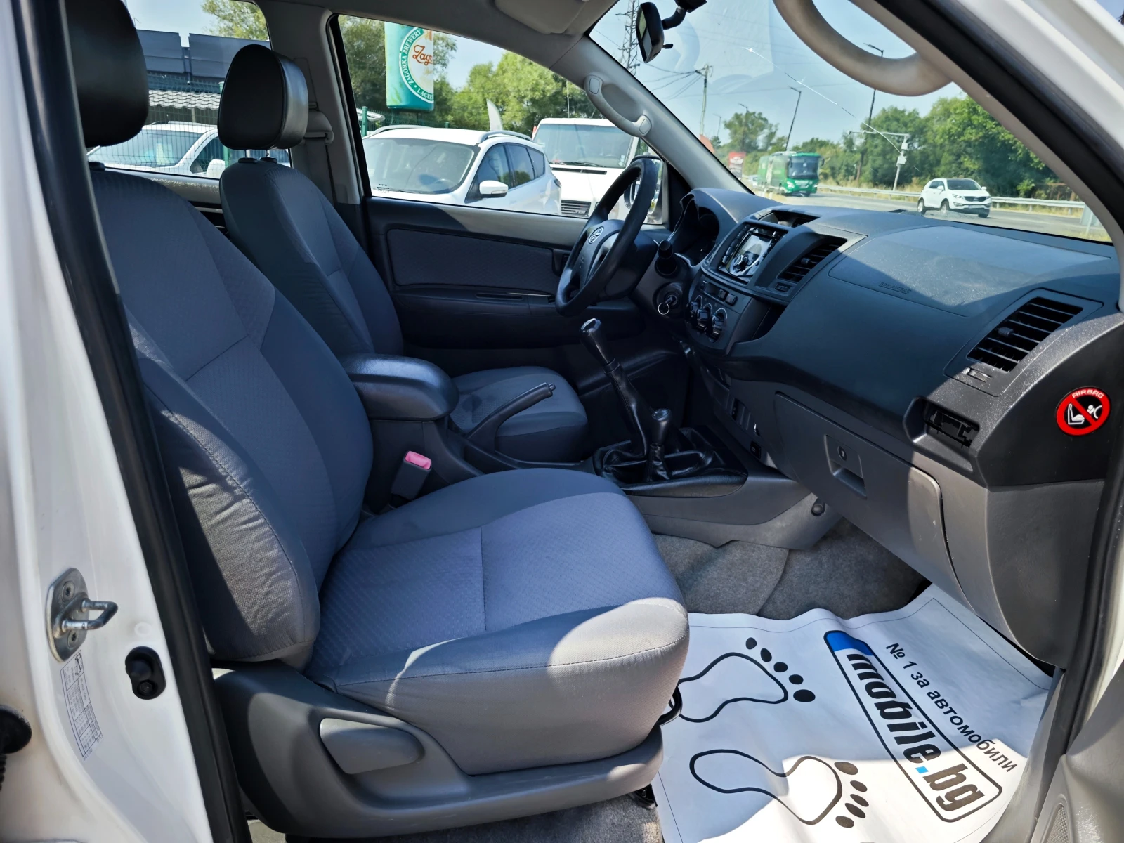 Toyota Hilux 2.5 D4D, снимка 11 - Автомобили и джипове - 55772137