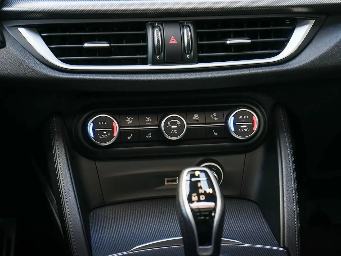 Alfa Romeo Stelvio VELOCE Q4 ЦЕНА ДО БЪЛГАРИЯ АВТОКРЕДИТ, снимка 13 - Автомобили и джипове - 55931077