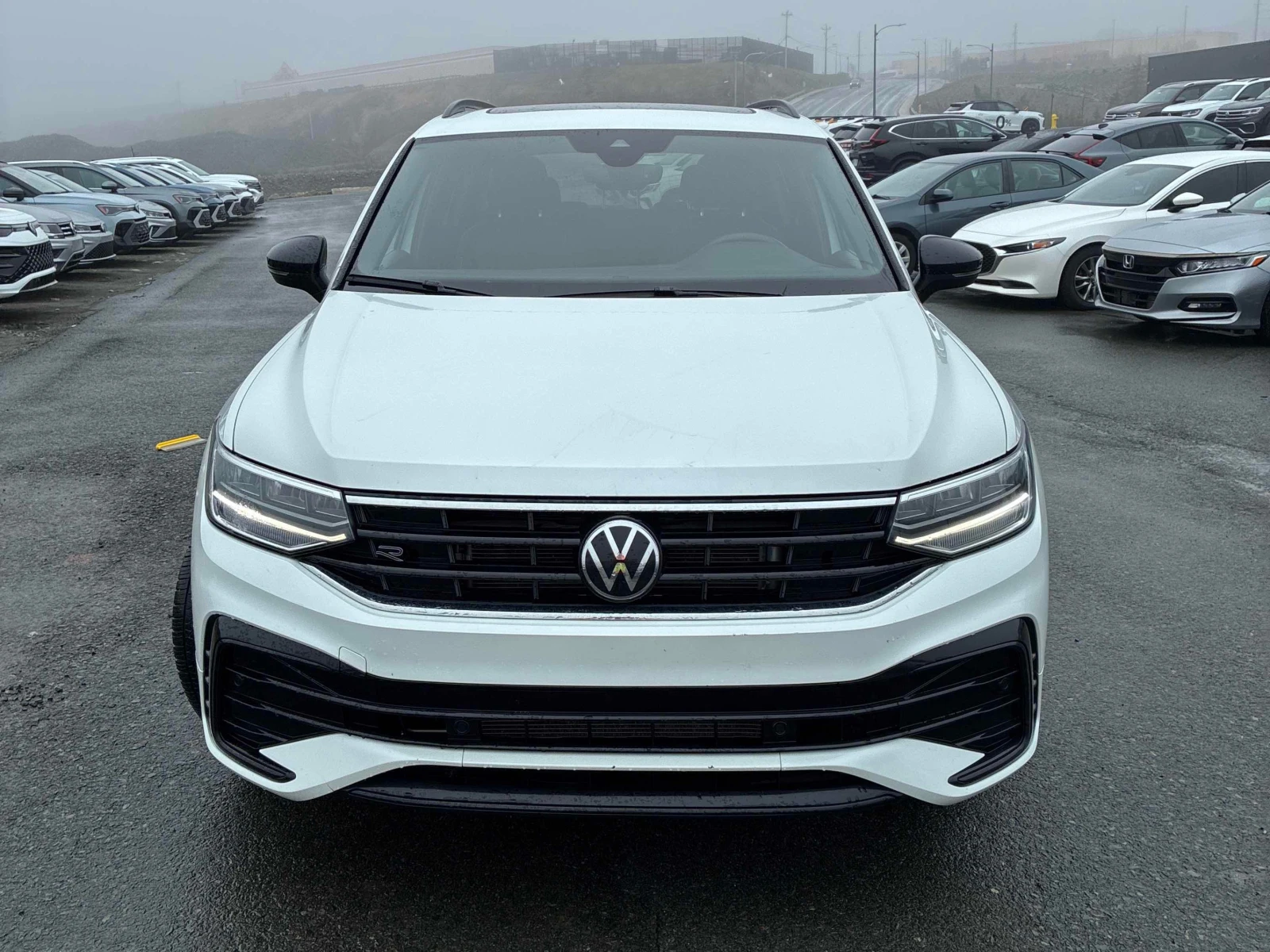 VW Tiguan * Comfortline R Line Black Edition * CARFAX * БЕЗ , снимка 6 - Автомобили и джипове - 56110144