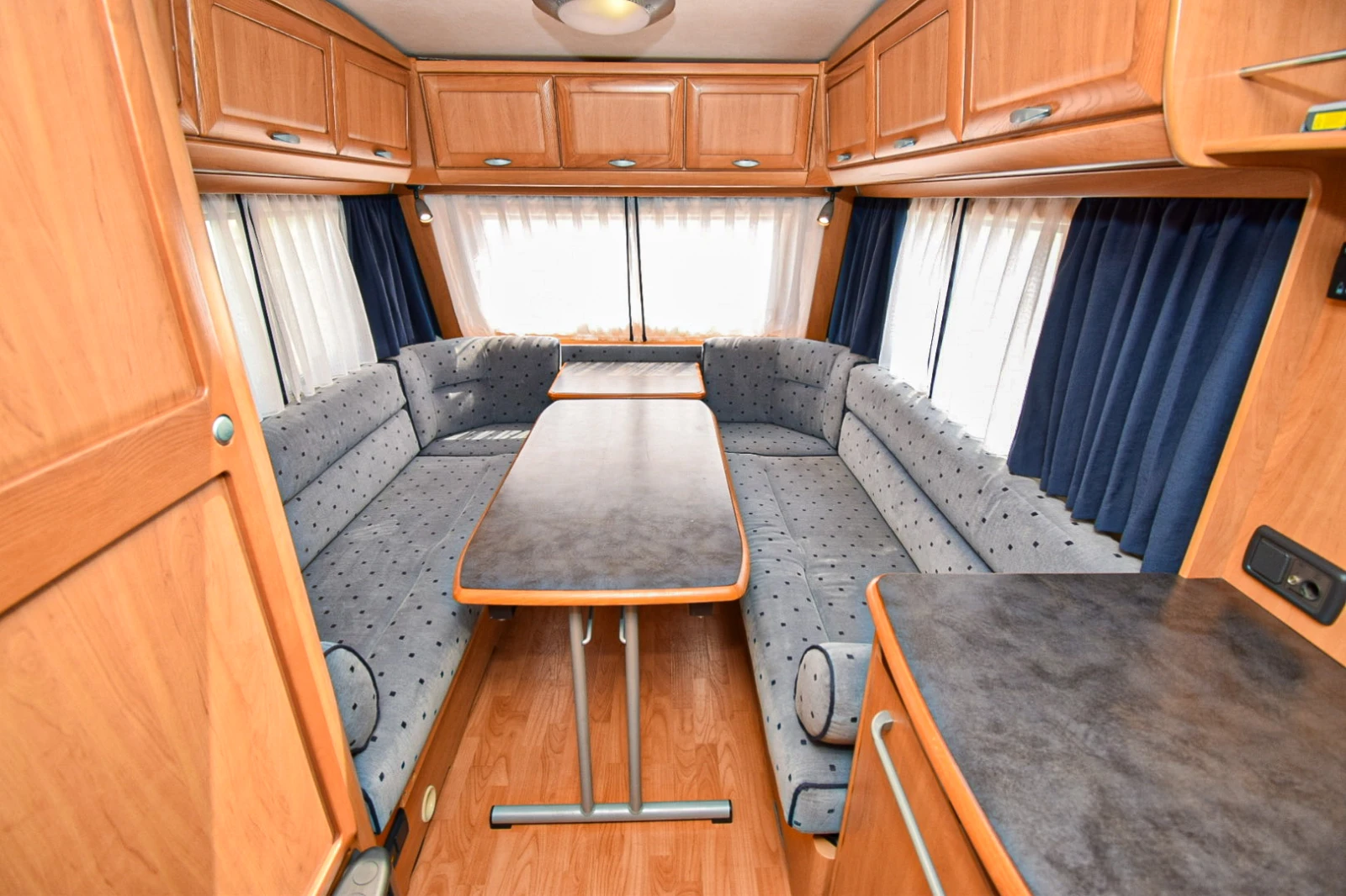 Каравана HYMER / ERIBA Nova 392 B+ Тента, снимка 6 - Каравани и кемпери - 54803592