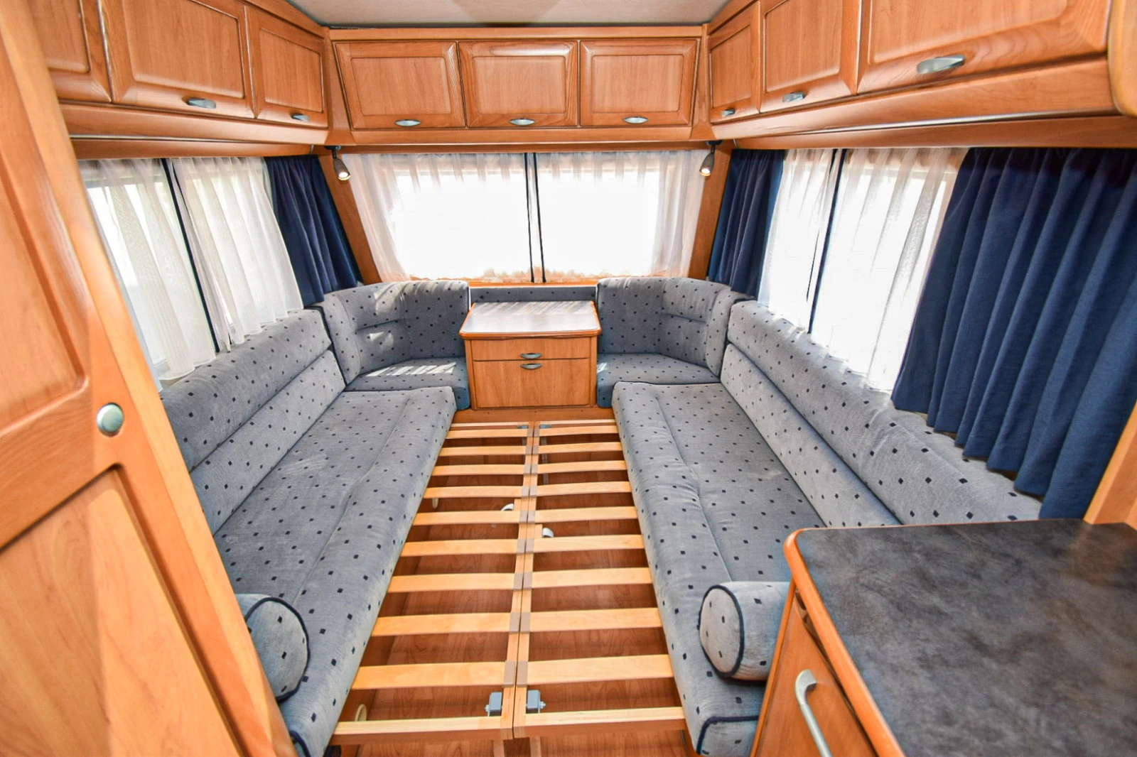 Каравана HYMER / ERIBA Nova 392 B+ Тента, снимка 7 - Каравани и кемпери - 54803592