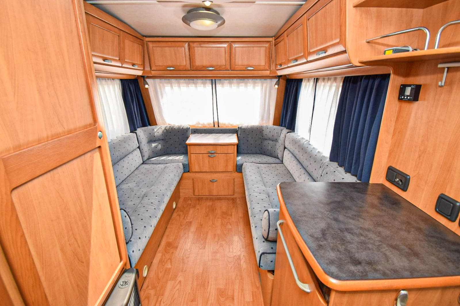 Каравана HYMER / ERIBA Nova 392 B+ Тента, снимка 5 - Каравани и кемпери - 54803592