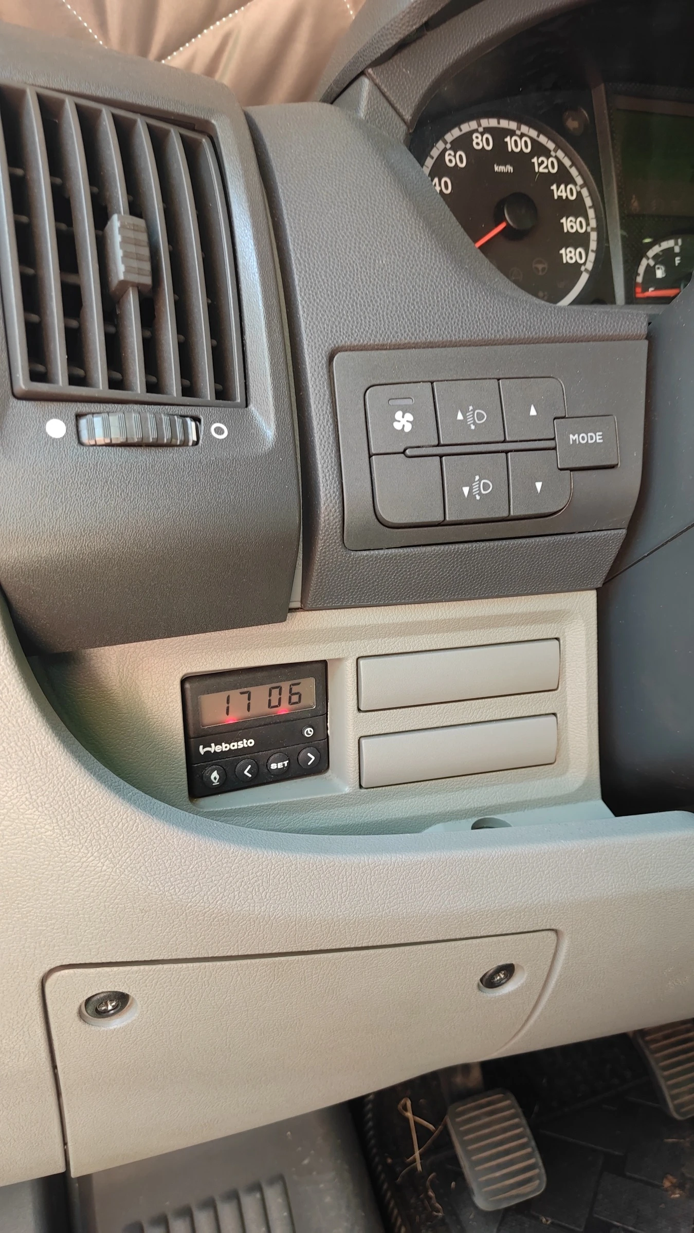 Кемпер Peugeot Boxer, снимка 16 - Каравани и кемпери - 55355088