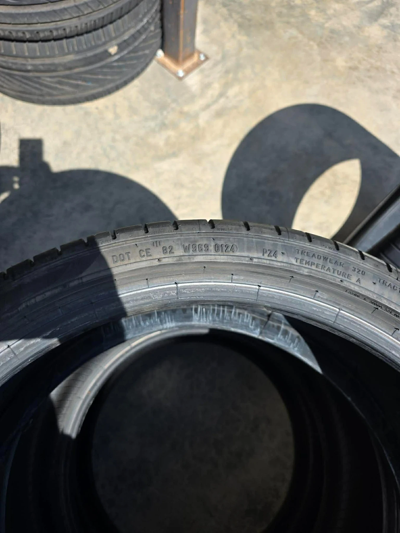 Гуми Летни 275/30R20, снимка 2 - Гуми и джанти - 54416451