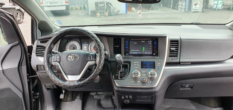 Toyota Sienna SE, снимка 10 - Автомобили и джипове - 46901410