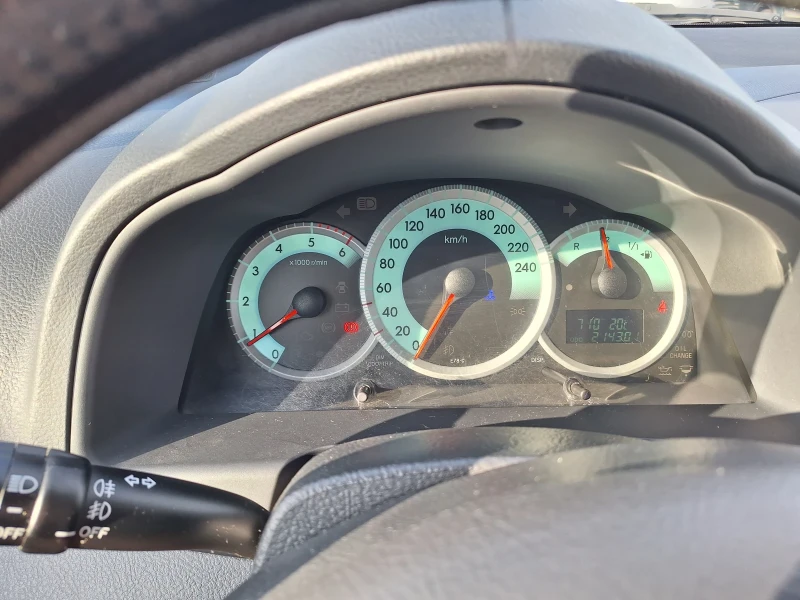 Toyota Corolla verso 2.2 D4D, снимка 5 - Автомобили и джипове - 52667914