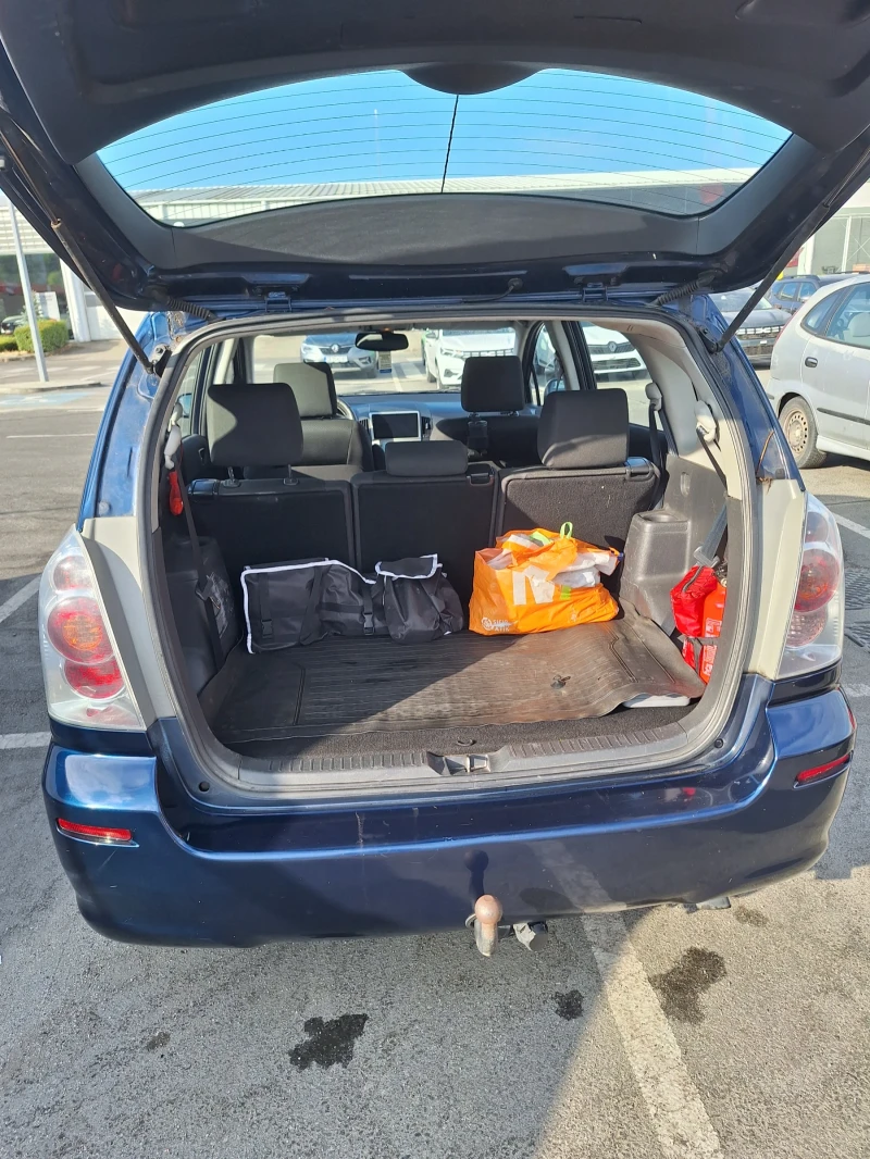 Toyota Corolla verso 2.2 D4D, снимка 6 - Автомобили и джипове - 52667914