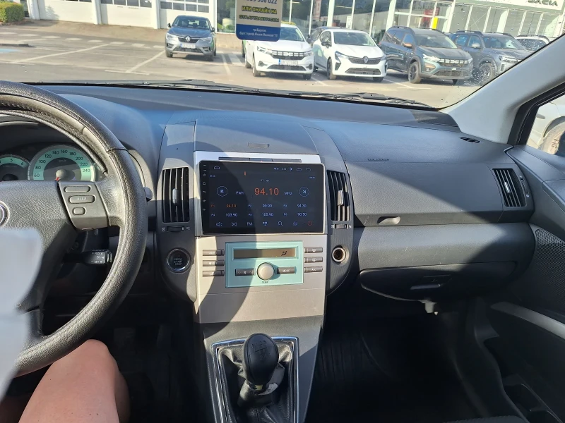 Toyota Corolla verso 2.2 D4D, снимка 8 - Автомобили и джипове - 52667914