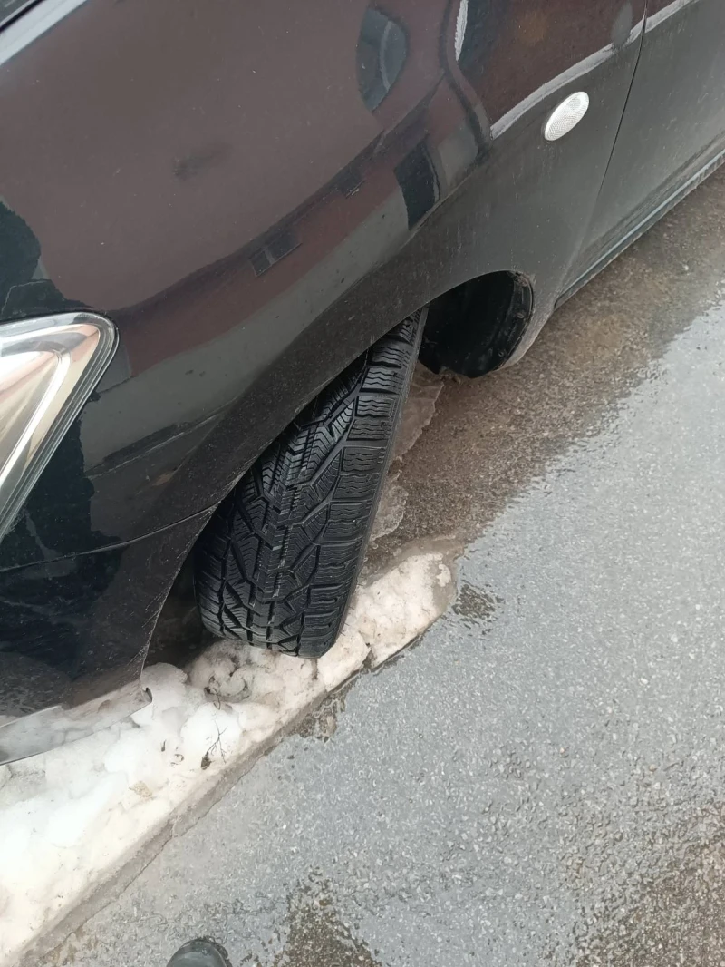 Toyota Auris, снимка 2 - Автомобили и джипове - 53210994