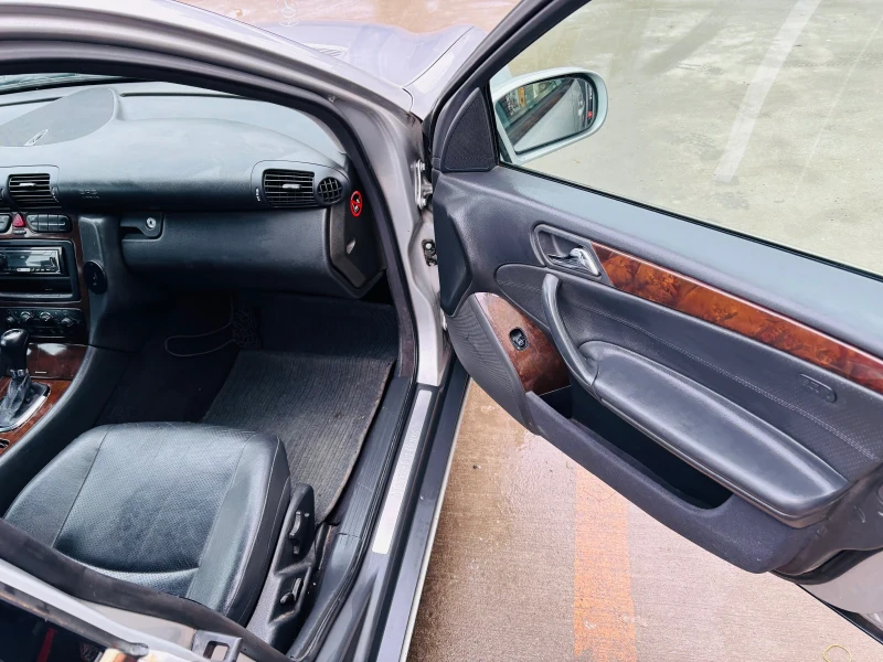 Mercedes-Benz C 220, снимка 6 - Автомобили и джипове - 53220600