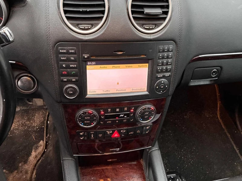 Mercedes-Benz ML 550 4MATIC * ОБДУХВАНЕ* ВЪЗДУХ* ОТОРИЗИРАН ПРОДАВАЧ* , снимка 9 - Автомобили и джипове - 53324132