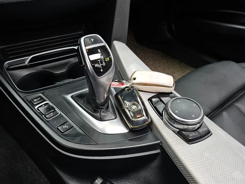 BMW 320 i M Sports - САМО 30% АВАНС, снимка 9 - Автомобили и джипове - 55896890