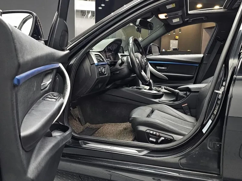 BMW 320 i M Sports - САМО 30% АВАНС, снимка 10 - Автомобили и джипове - 55896890
