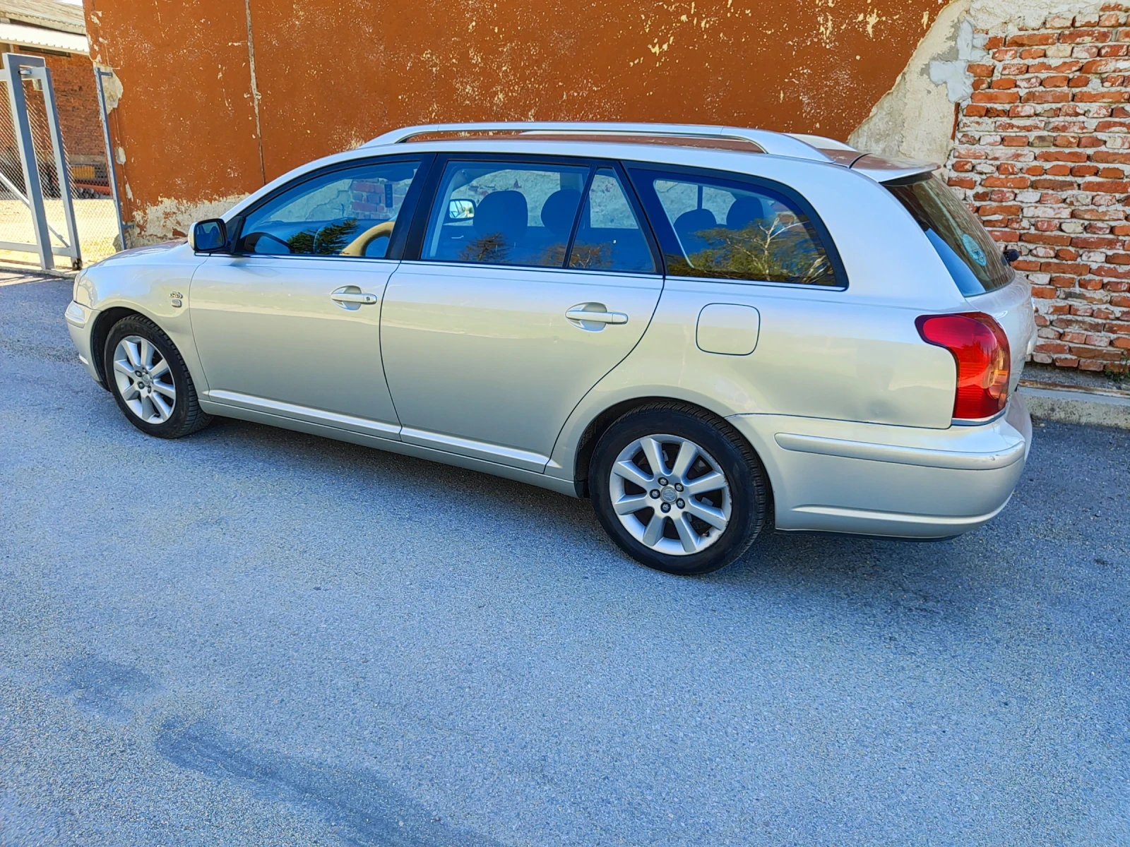 Toyota Avensis  - изображение 10