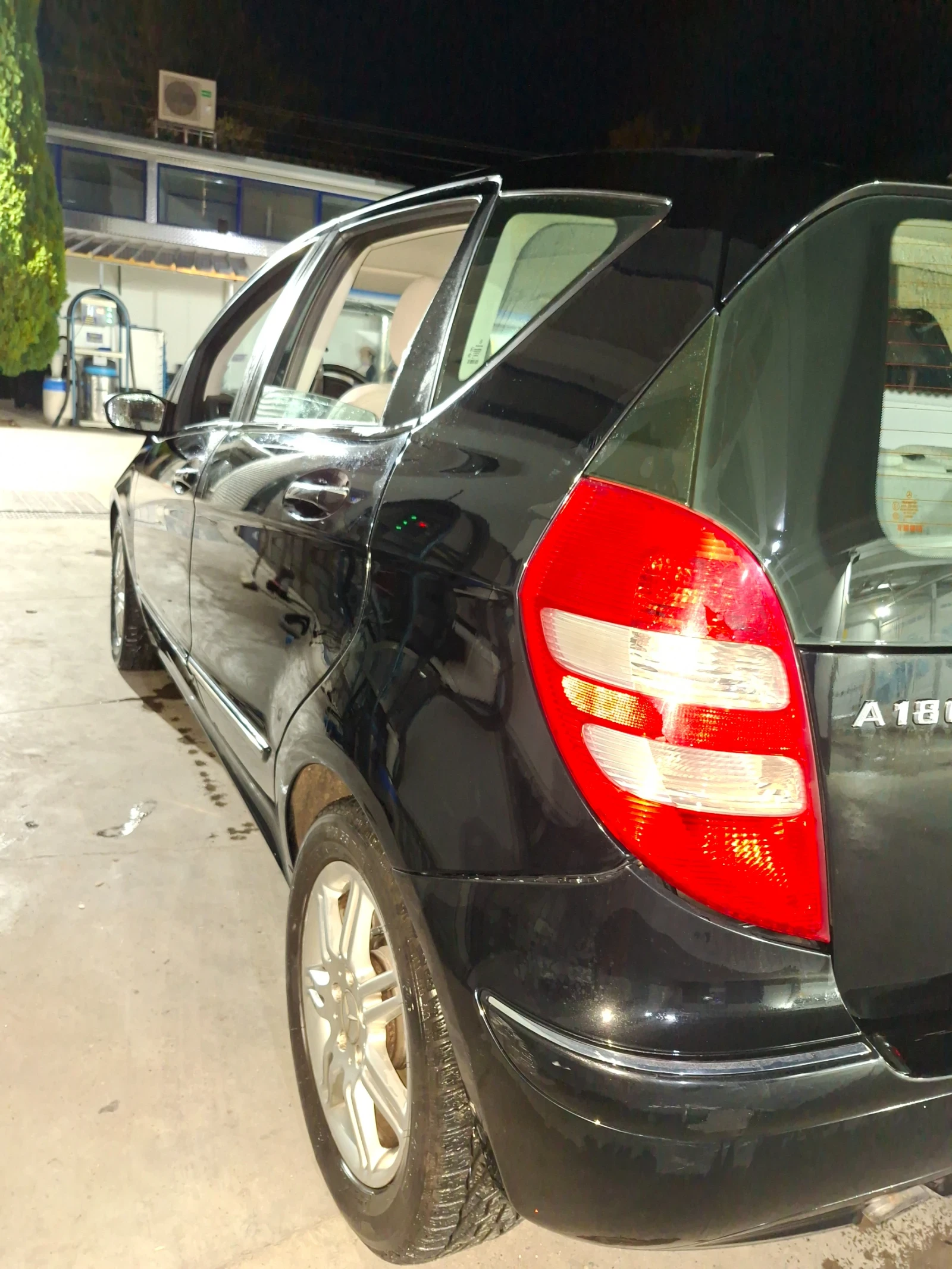 Mercedes-Benz A 180 A180 CDI Обем на двигателя 2.0 Дизел Мощност 136 - изображение 5