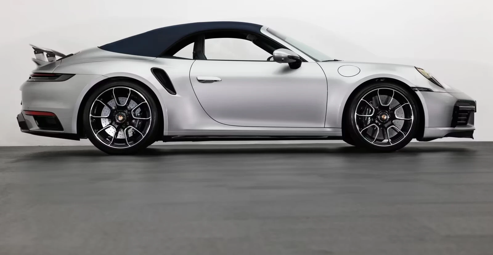 Porsche 911 Turbo S Cabrio  - изображение 3