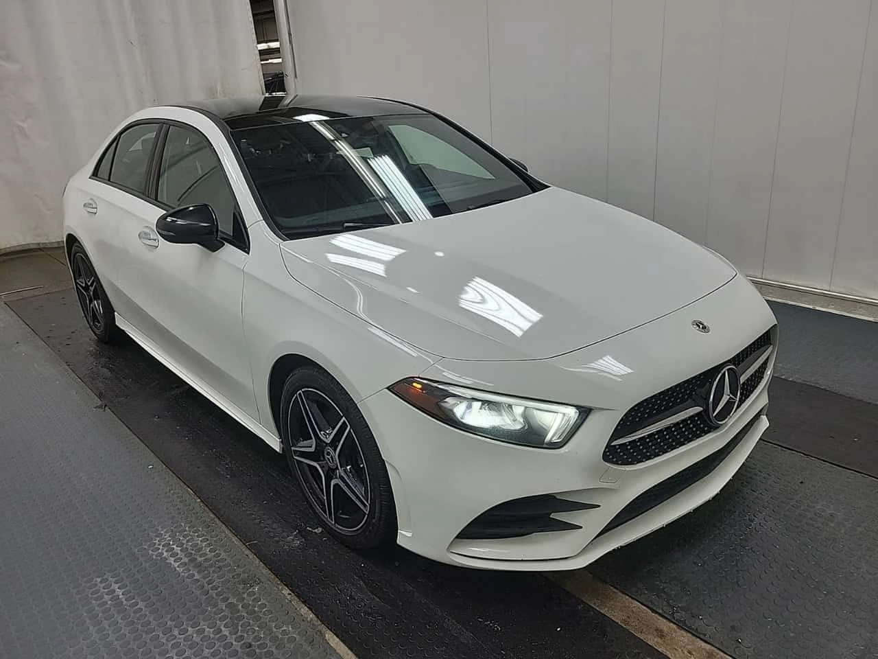 Mercedes-Benz A 220 * CARFAX * 2 КЛЮЧА, снимка 2 - Автомобили и джипове - 53831522