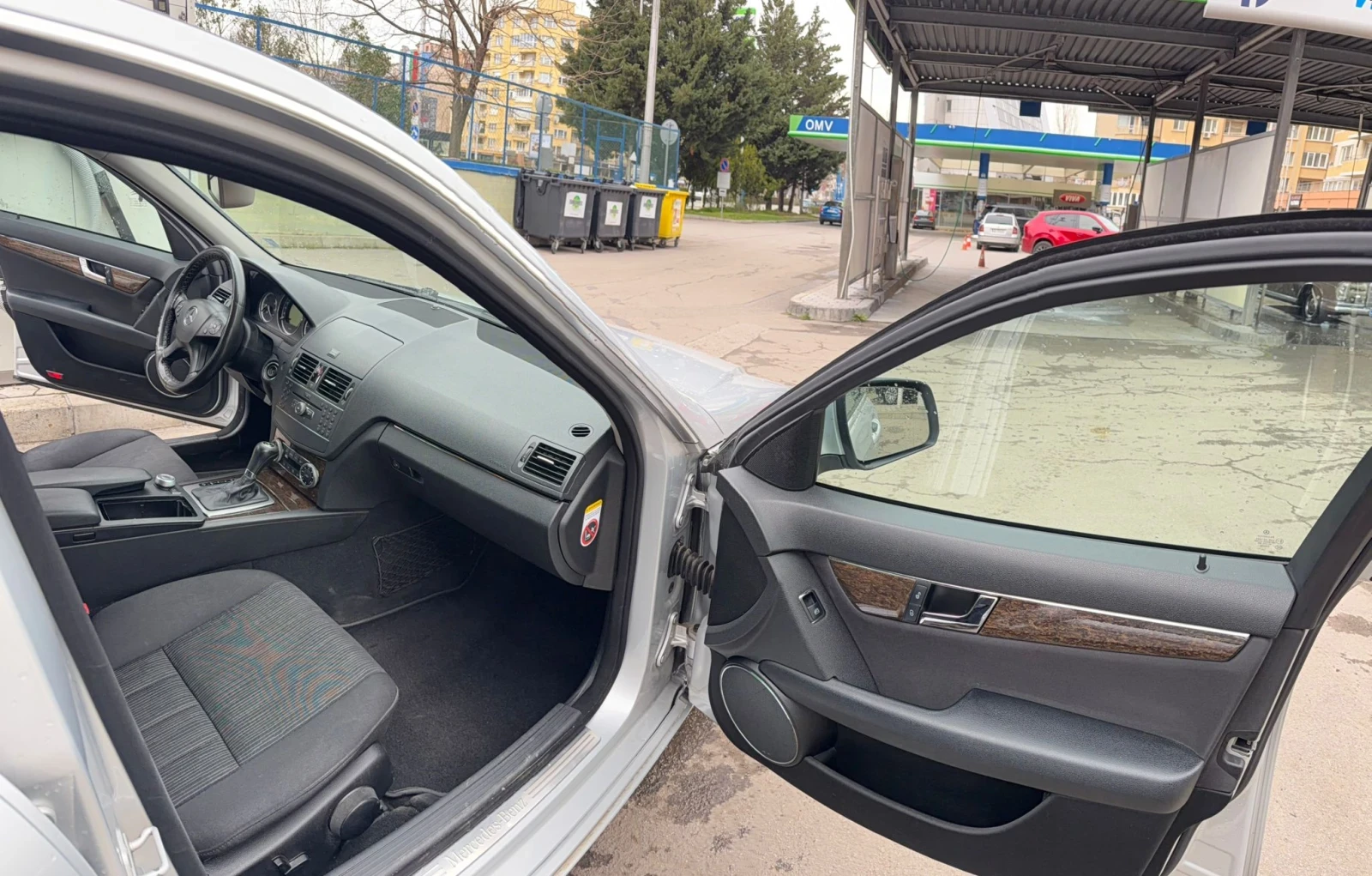 Mercedes-Benz C 220, снимка 11 - Автомобили и джипове - 54017513