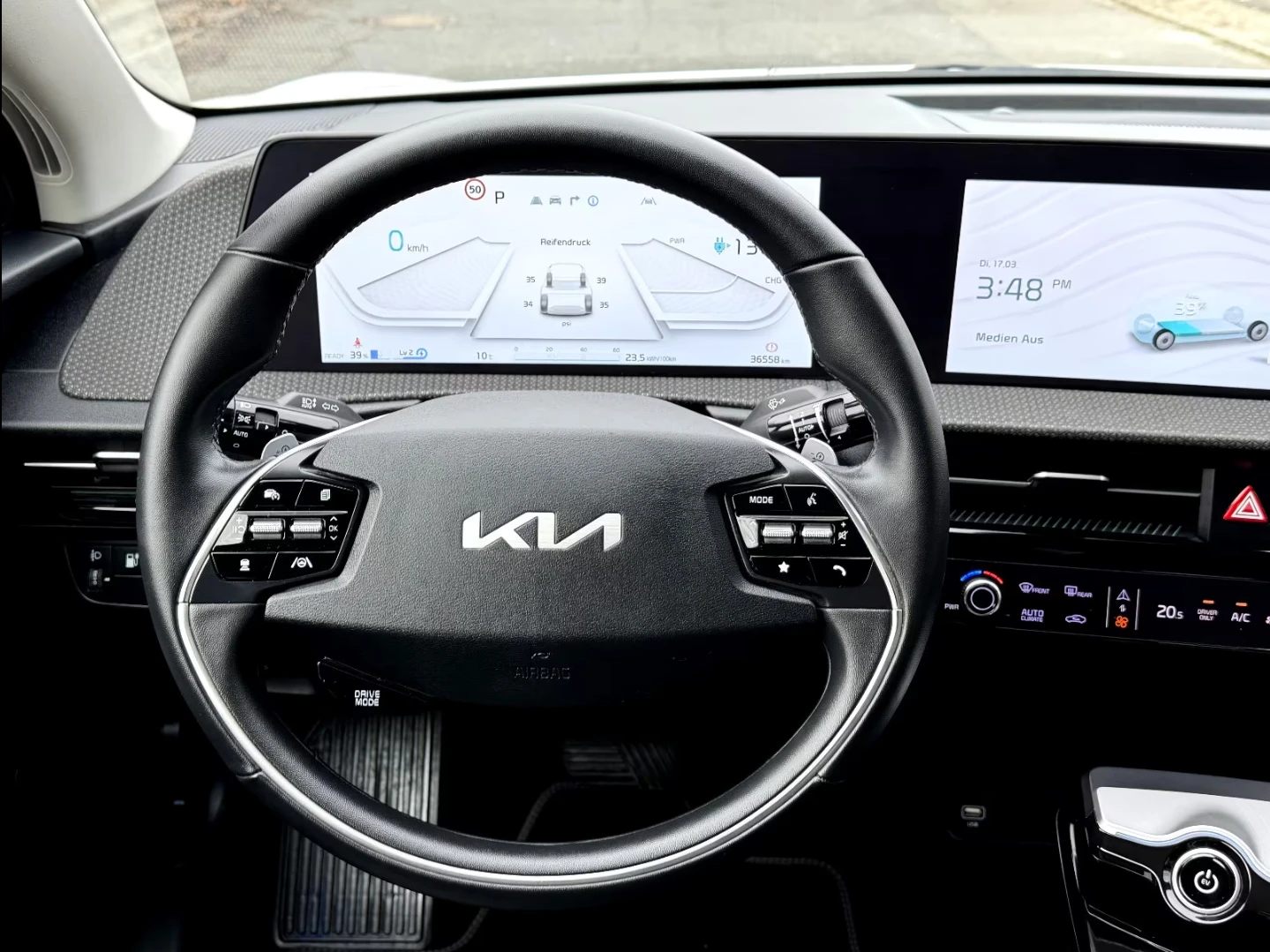 Kia EV6 77, 4 kWh /Термопомпа/NAVI/CARPLAY, снимка 10 - Автомобили и джипове - 54114769