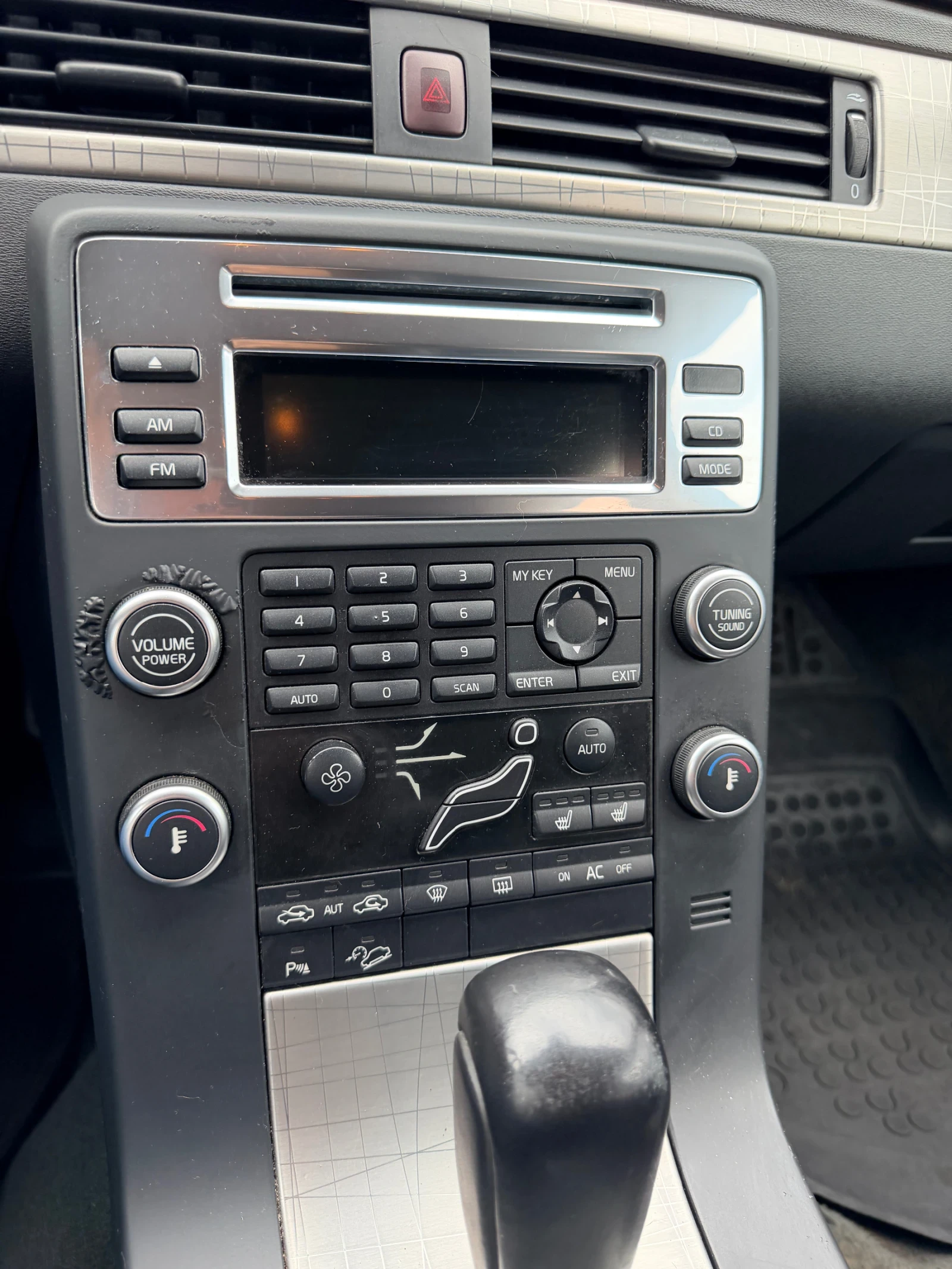Volvo Xc70, снимка 16 - Автомобили и джипове - 54757400