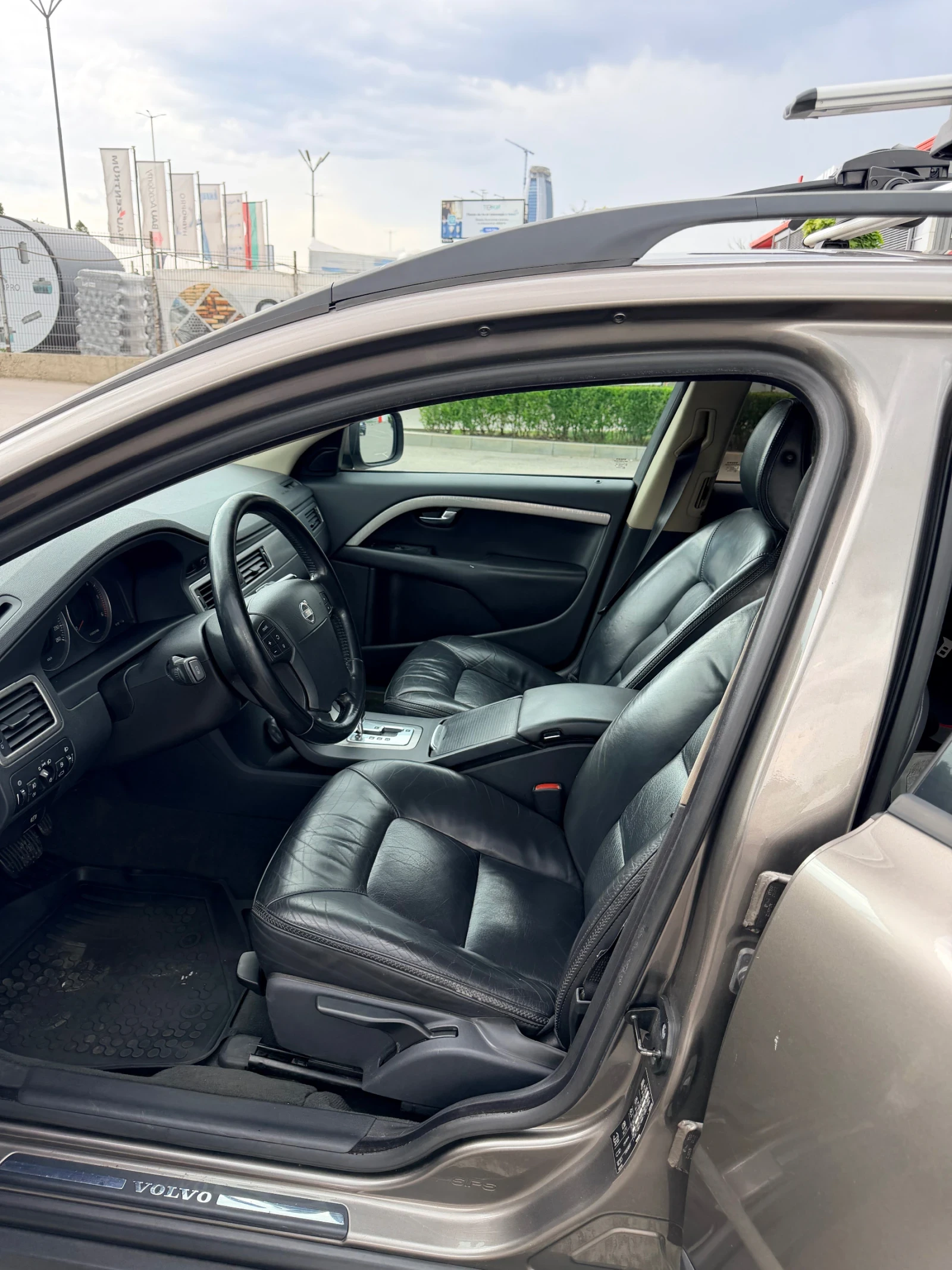 Volvo Xc70, снимка 12 - Автомобили и джипове - 54757400