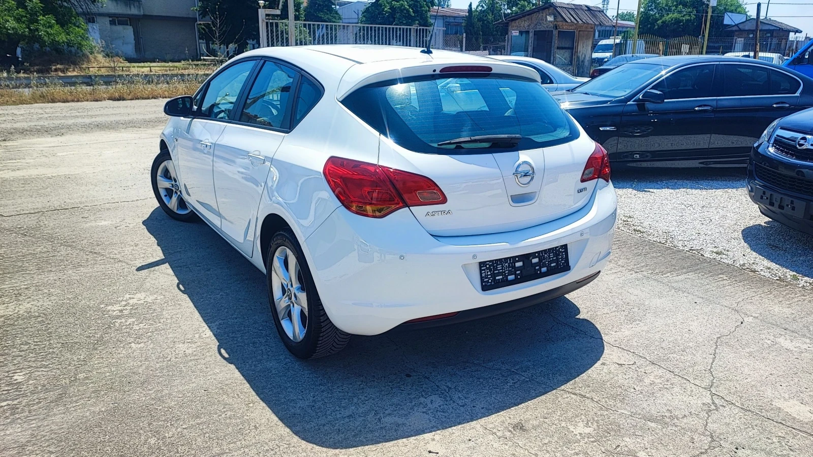 Opel Astra 1.7CDTI, снимка 9 - Автомобили и джипове - 54820329