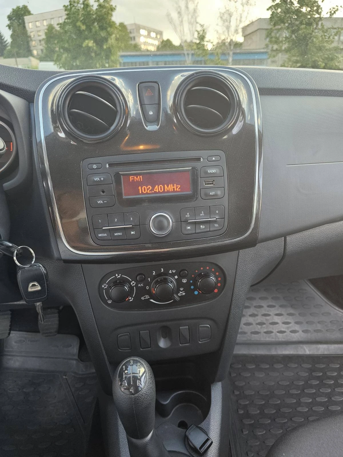 Dacia Sandero, снимка 9 - Автомобили и джипове - 55234604