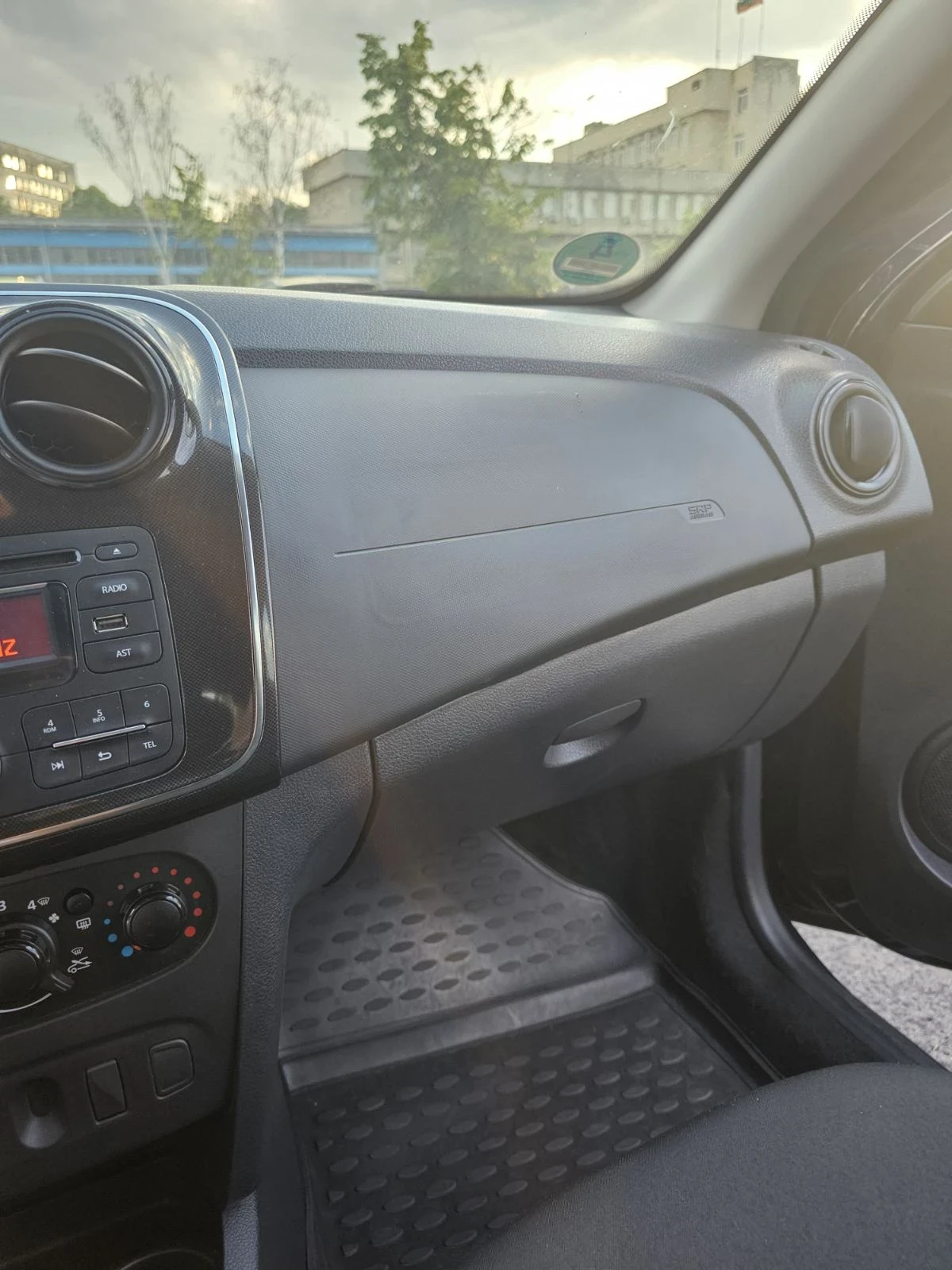 Dacia Sandero, снимка 11 - Автомобили и джипове - 55234604