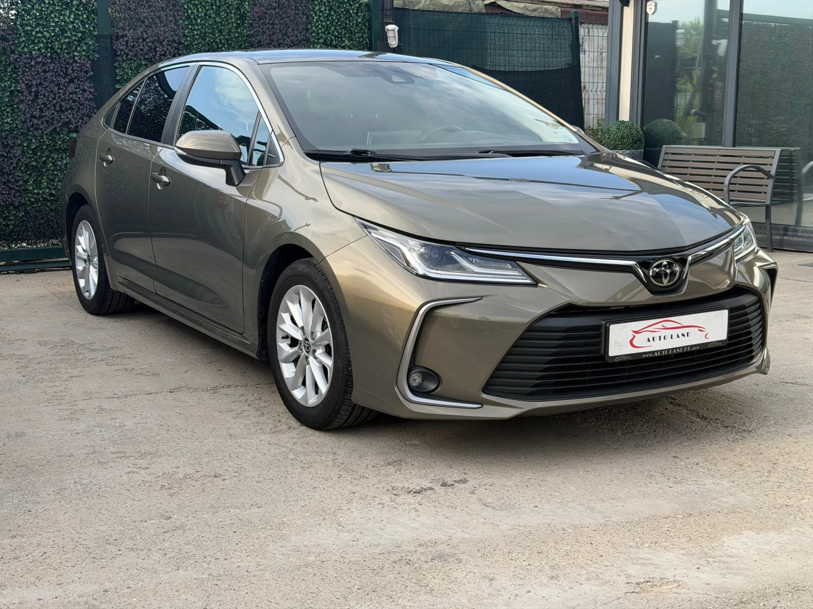 Toyota Corolla LED/NAVI/CARPLAY/CAM/СОБСТВЕН ЛИЗИНГ, снимка 2 - Автомобили и джипове - 55817021
