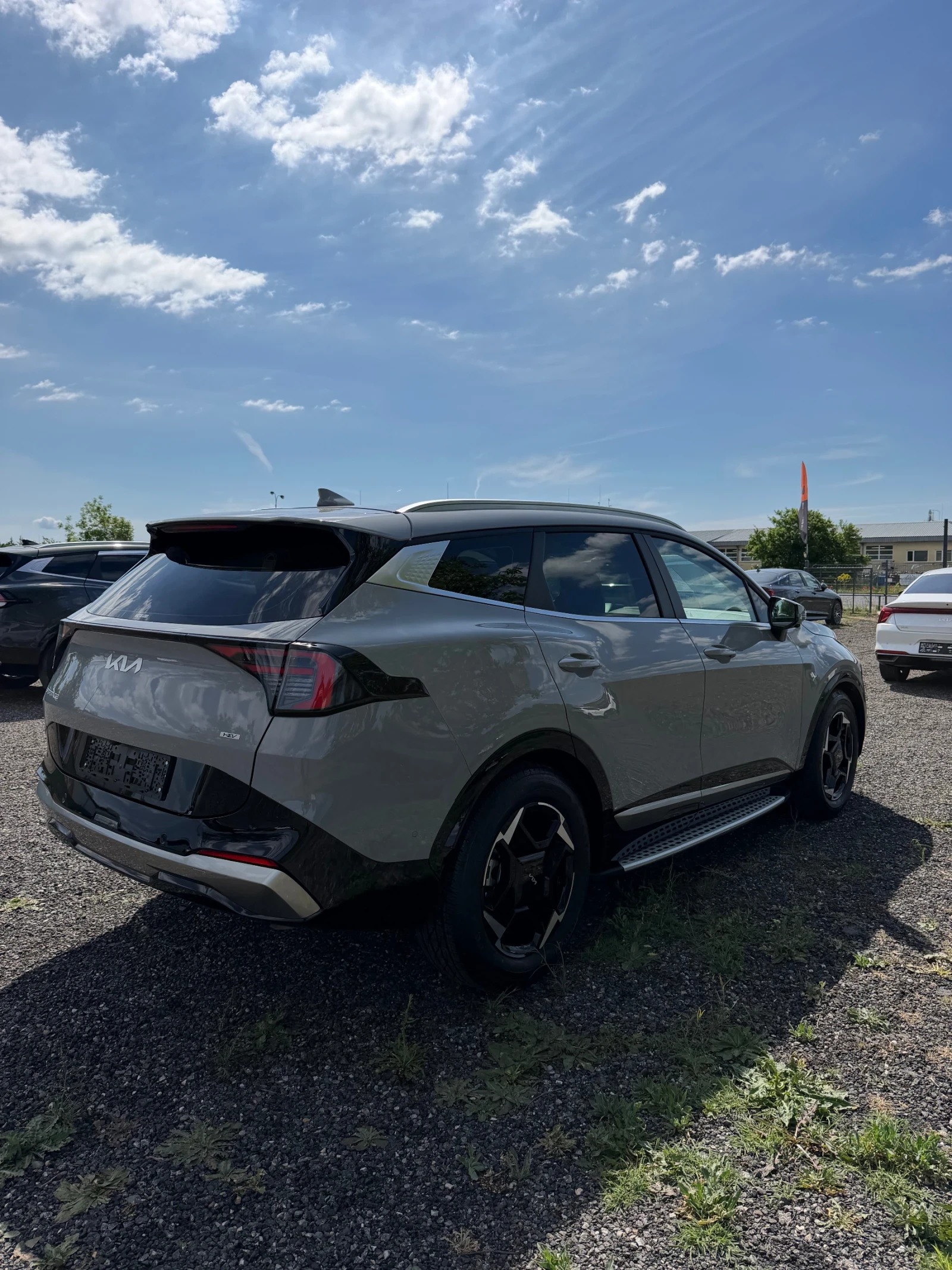 Kia Sportage НАЛИЧЕН* HYBRID* FULL* HEAD-UP* 360 * ОБШИТ САЛОН, снимка 3 - Автомобили и джипове - 54551765