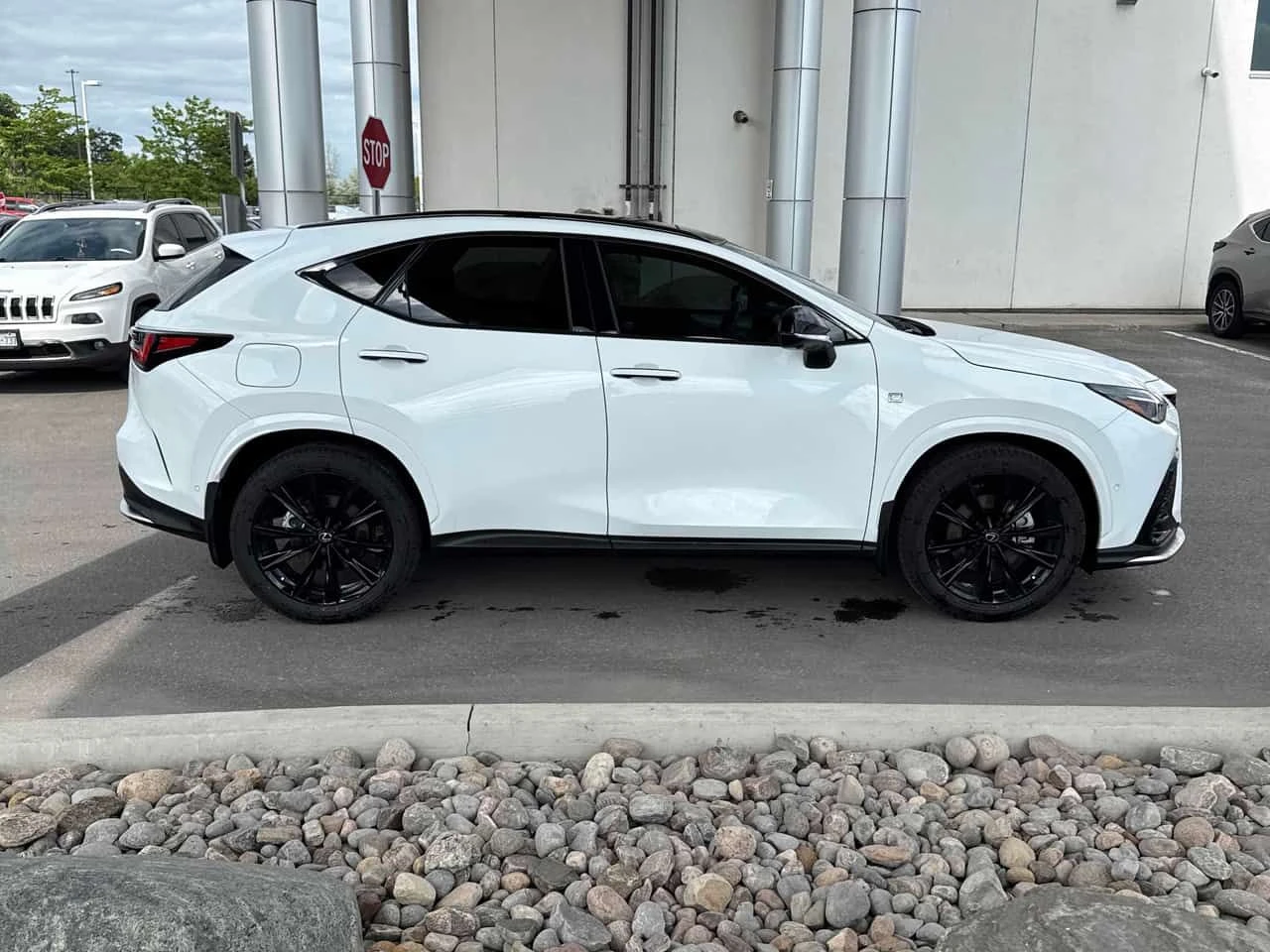 Lexus NX 450 450h+ F SPORT 3 AWD  CARFAX, снимка 3 - Автомобили и джипове - 54873966