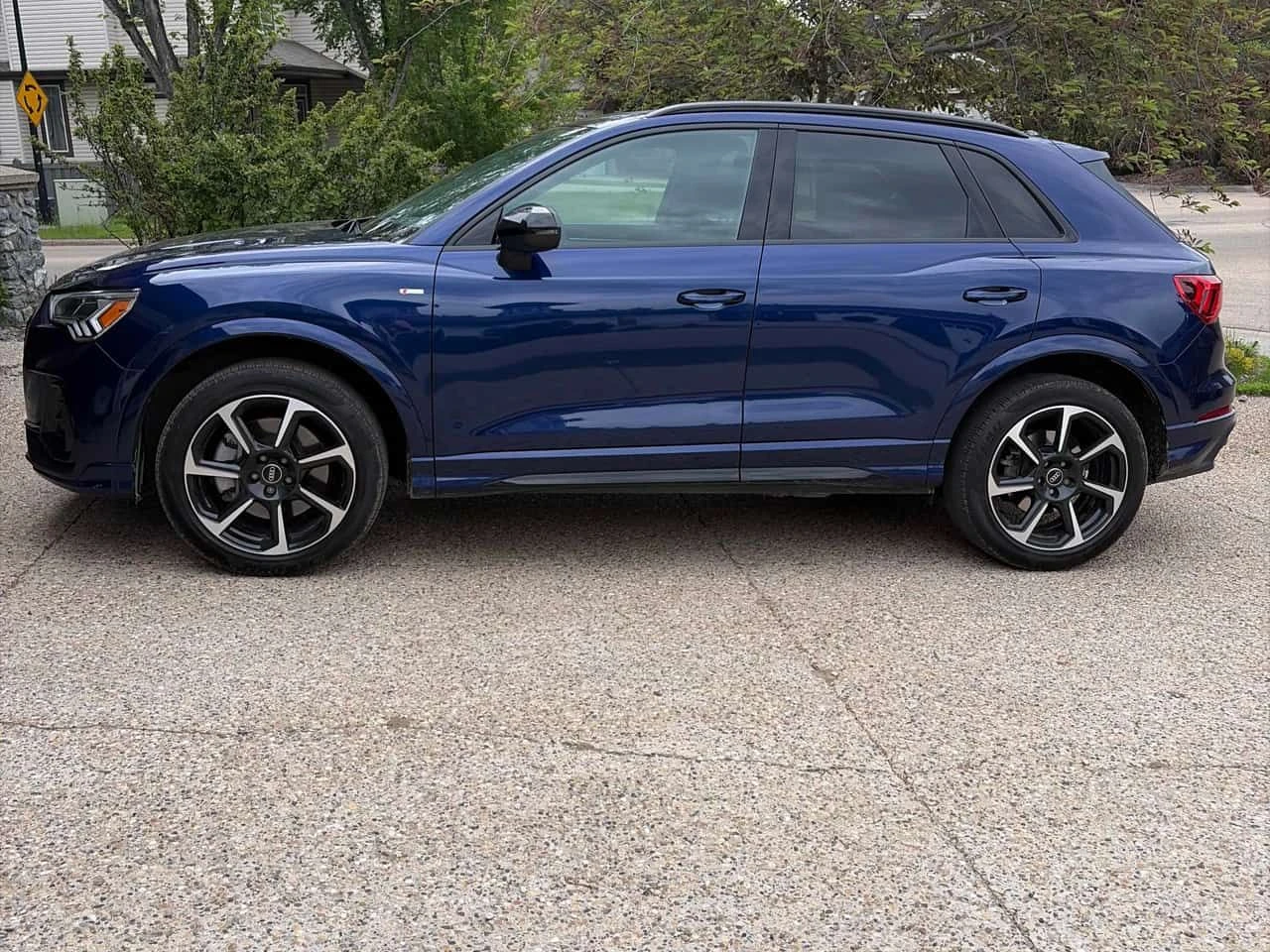 Audi Q3 * Progressiv * CARFAX * БЕЗ ПЪРВОНАЧАЛНА ВНОСКА, снимка 2 - Автомобили и джипове - 54918761