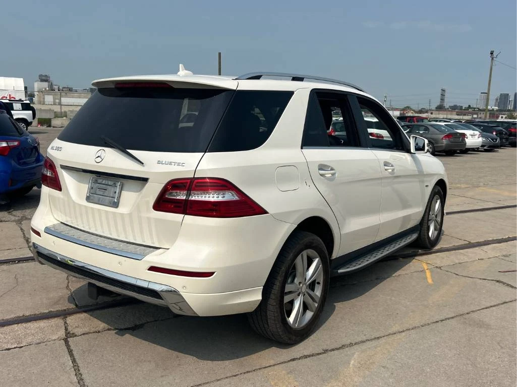 Mercedes-Benz ML 350 BlueTEC* CARFAX* ОПЦИЯ ЗА ФИНАНСИРАНЕ* , снимка 4 - Автомобили и джипове - 55477829