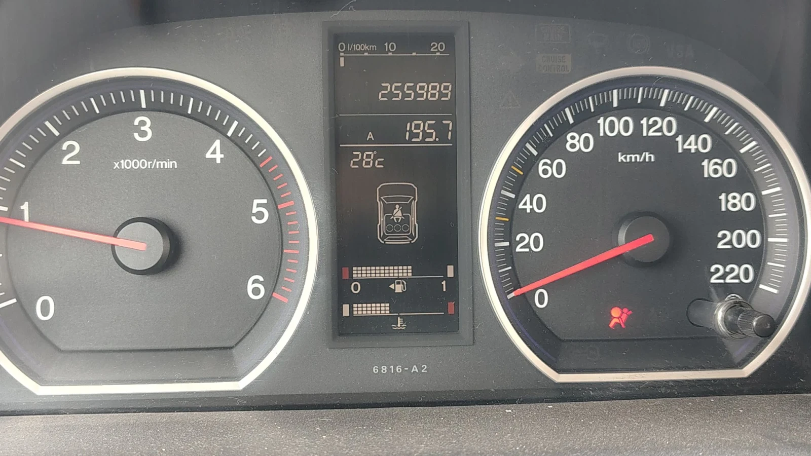 Honda Cr-v 2.2 КОЖА, ПАНОРАМА, НОВИ ГУМИ, снимка 13 - Автомобили и джипове - 56039057