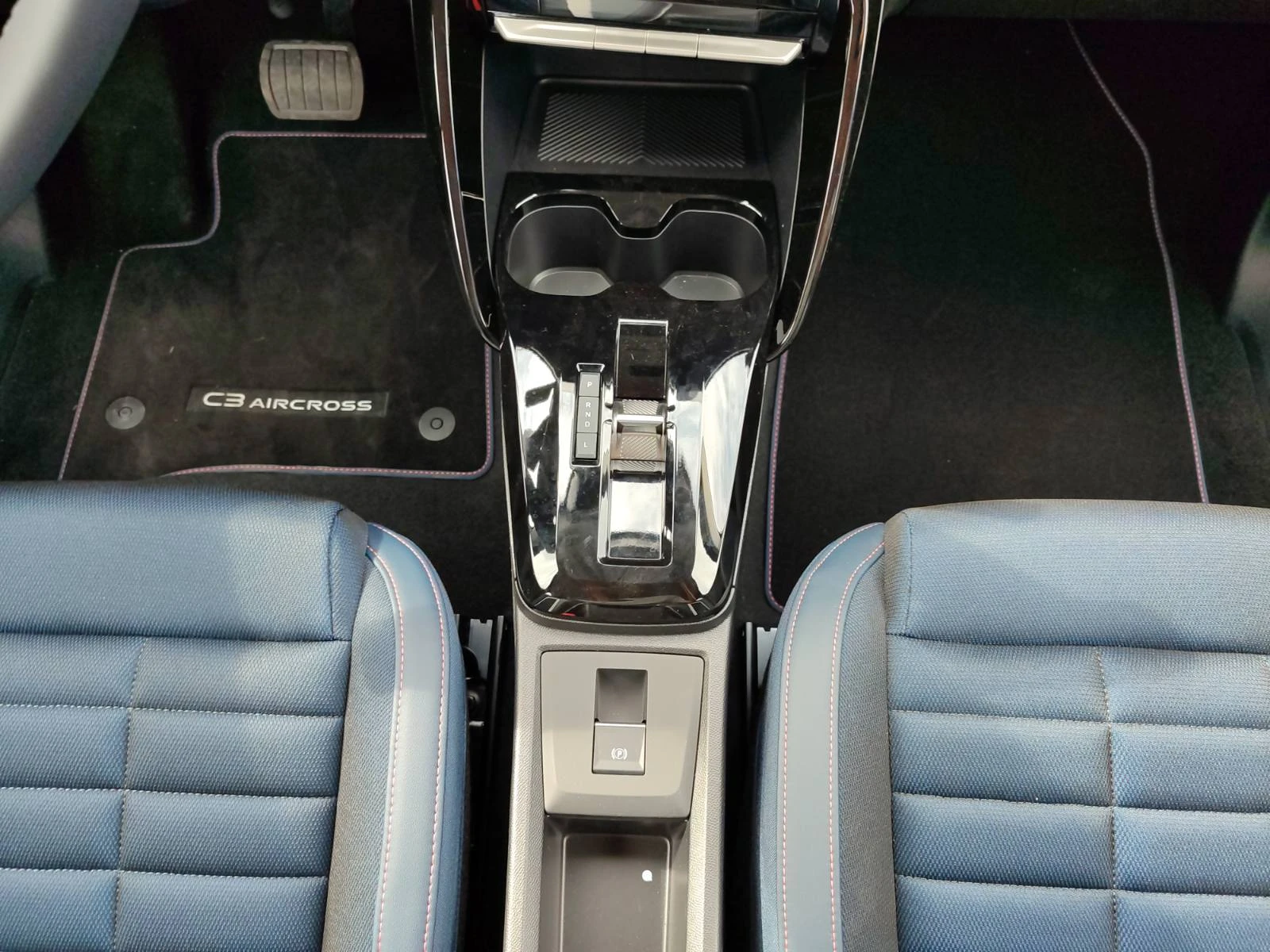 Citroen C3 Aircross COLLECTION HYBRID 145 Automatic E6, снимка 13 - Автомобили и джипове - 56223312