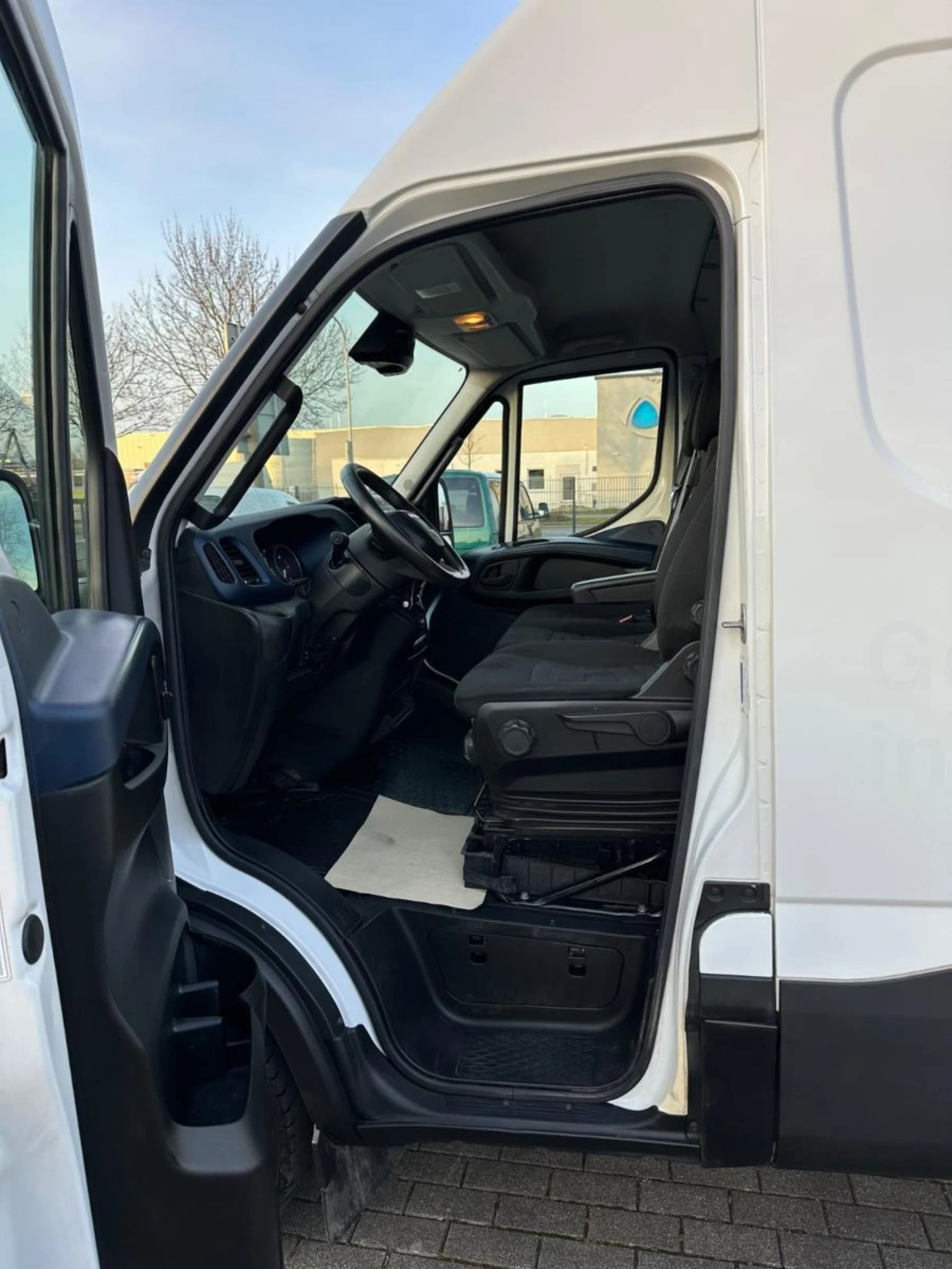 Iveco Daily 3.0 179k.c. 8G Himatic , снимка 9 - Бусове и автобуси - 53840326