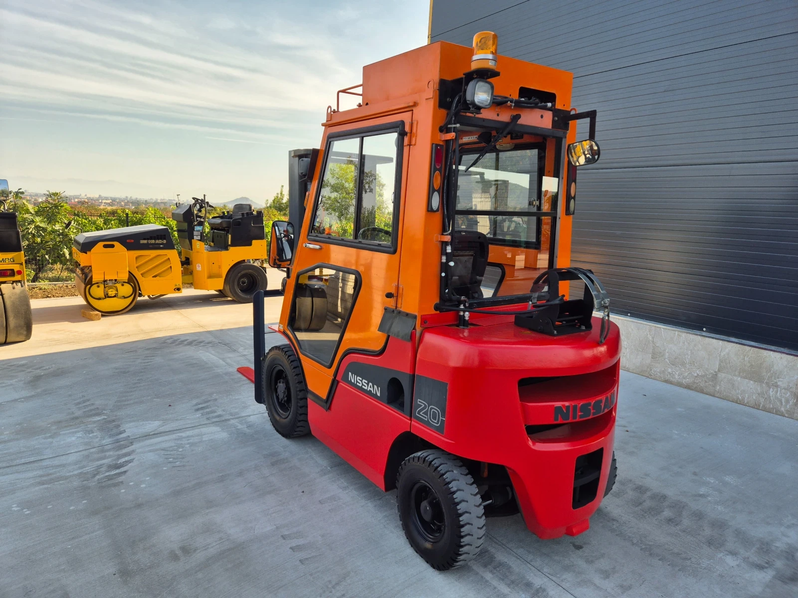  Nissan 2  /  /  /  +  /  | Mobile.bg   3