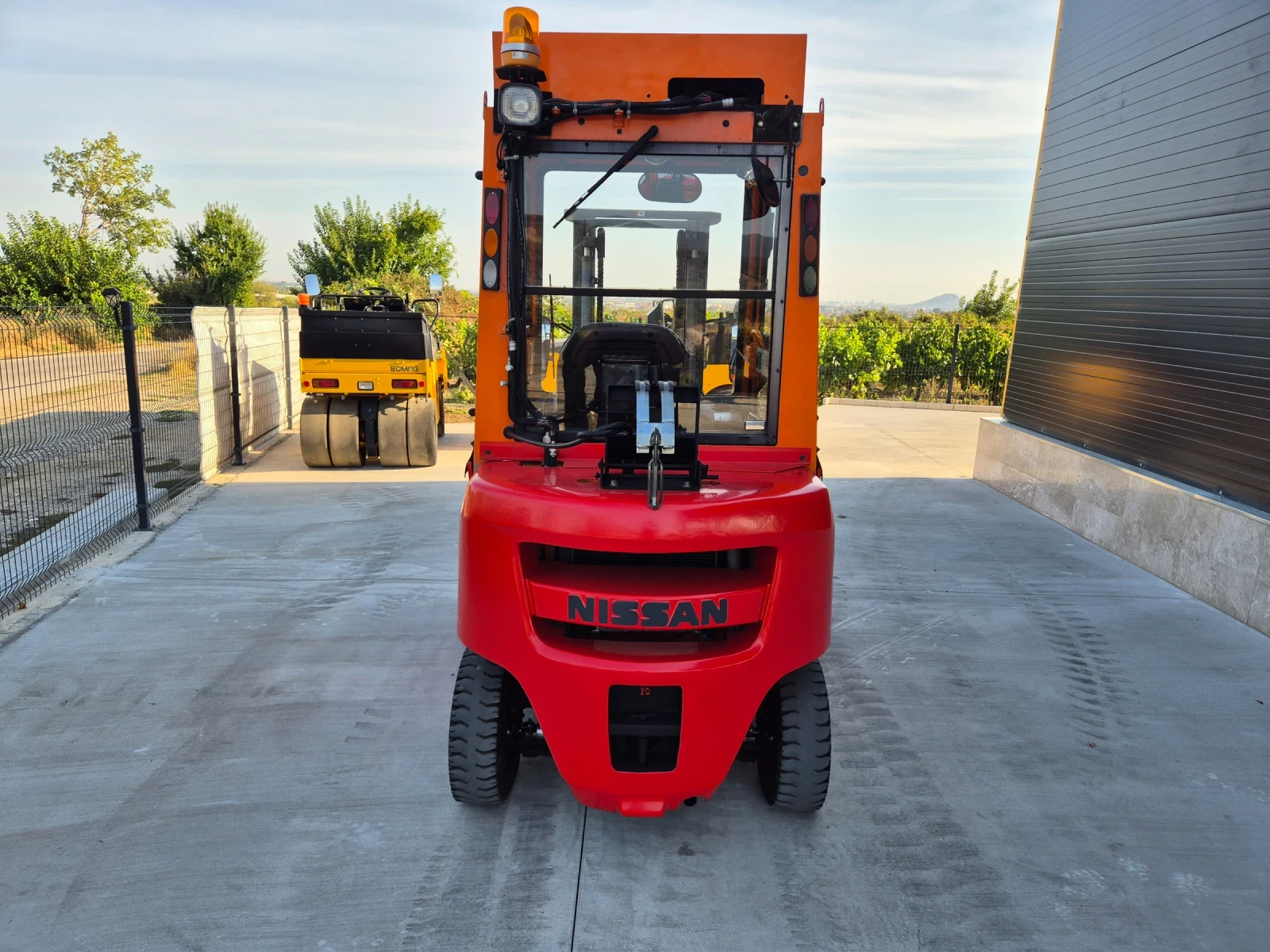  Nissan 2  /  /  /  +  /  | Mobile.bg   4