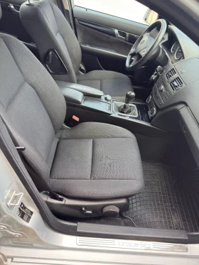 Mercedes-Benz 220, снимка 14